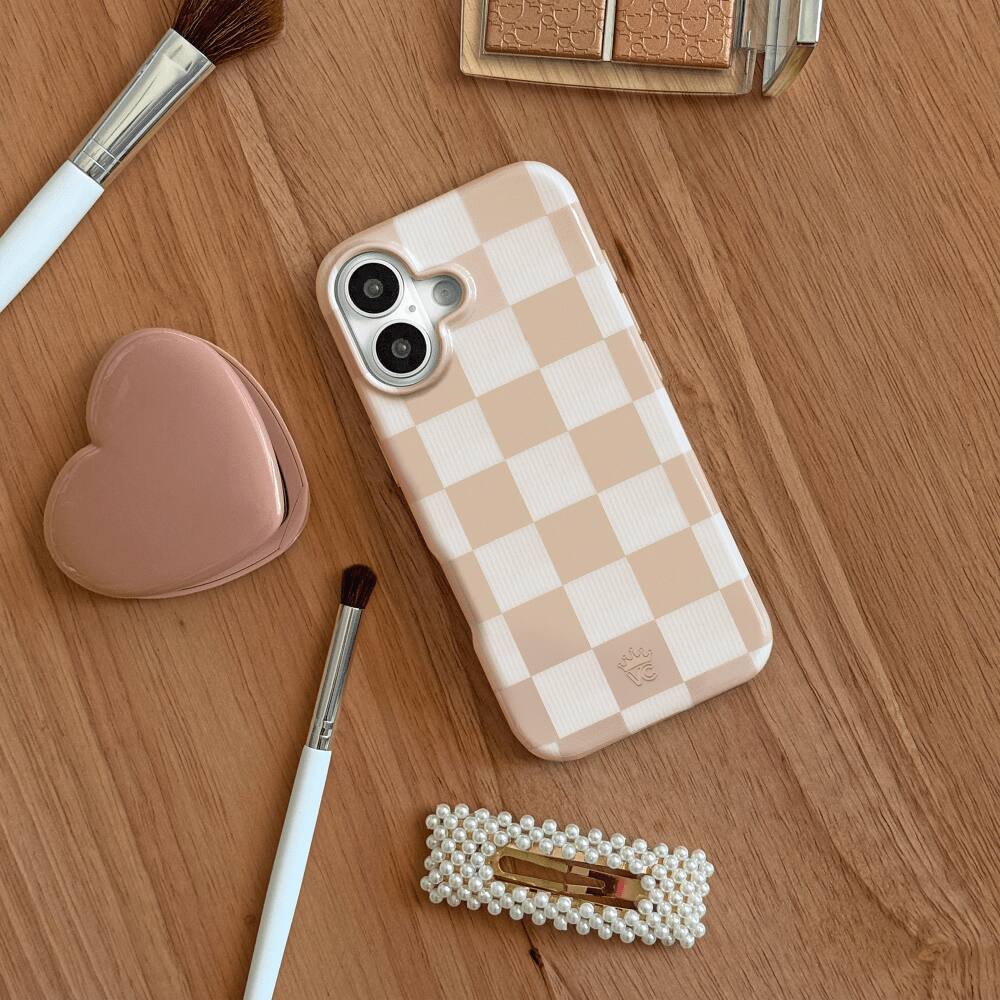 Alt View 6. VELVET CAVIAR - MagSafe Case for Apple iPhone 17 - Beige.