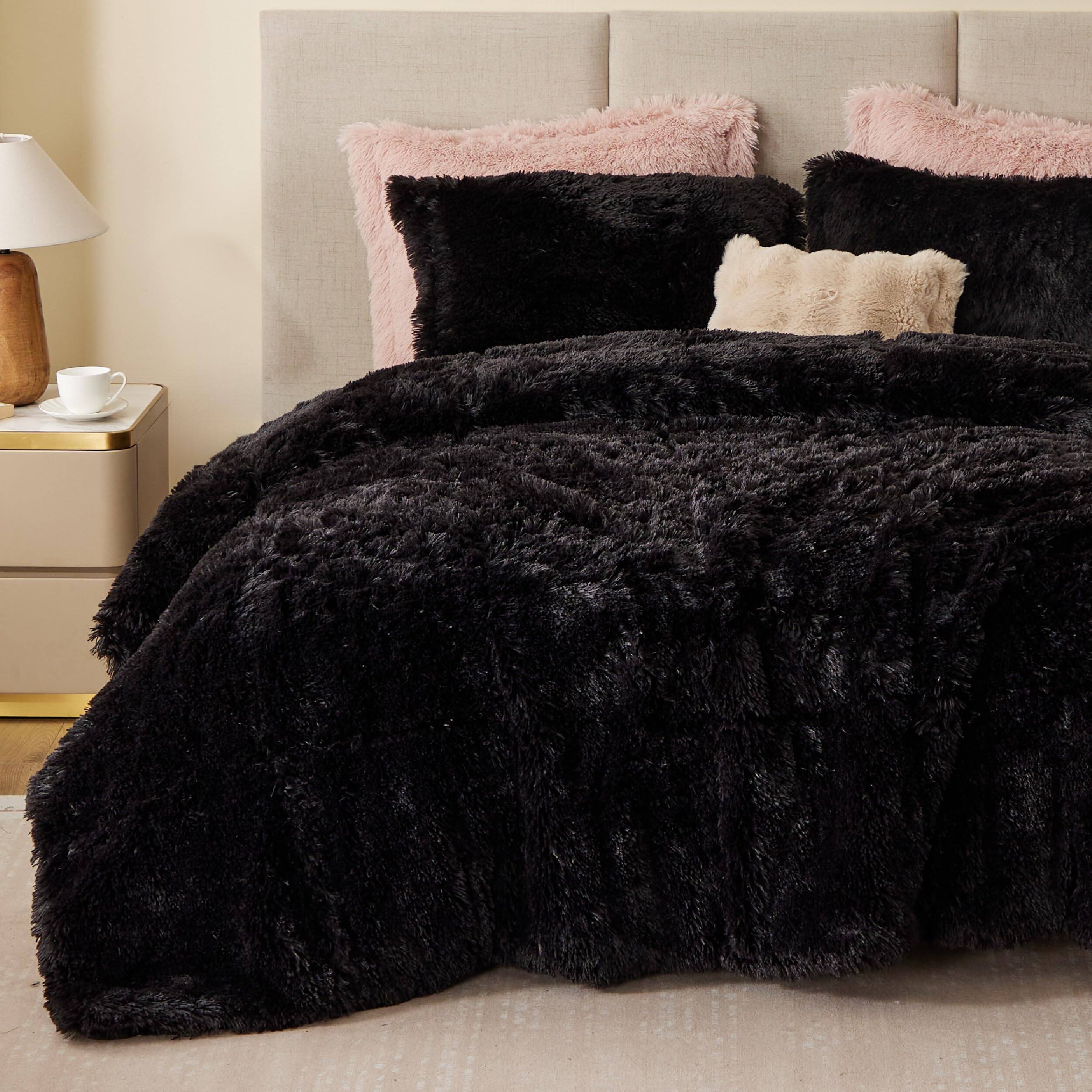 Left. PARKER SLATER - Malea Shaggy Comforter Set Long Faux Cozy Down Alternative Modern Casual Ultra Soft All Season Fluffy Bedding With... - Ombre Grey-King/Cal King.