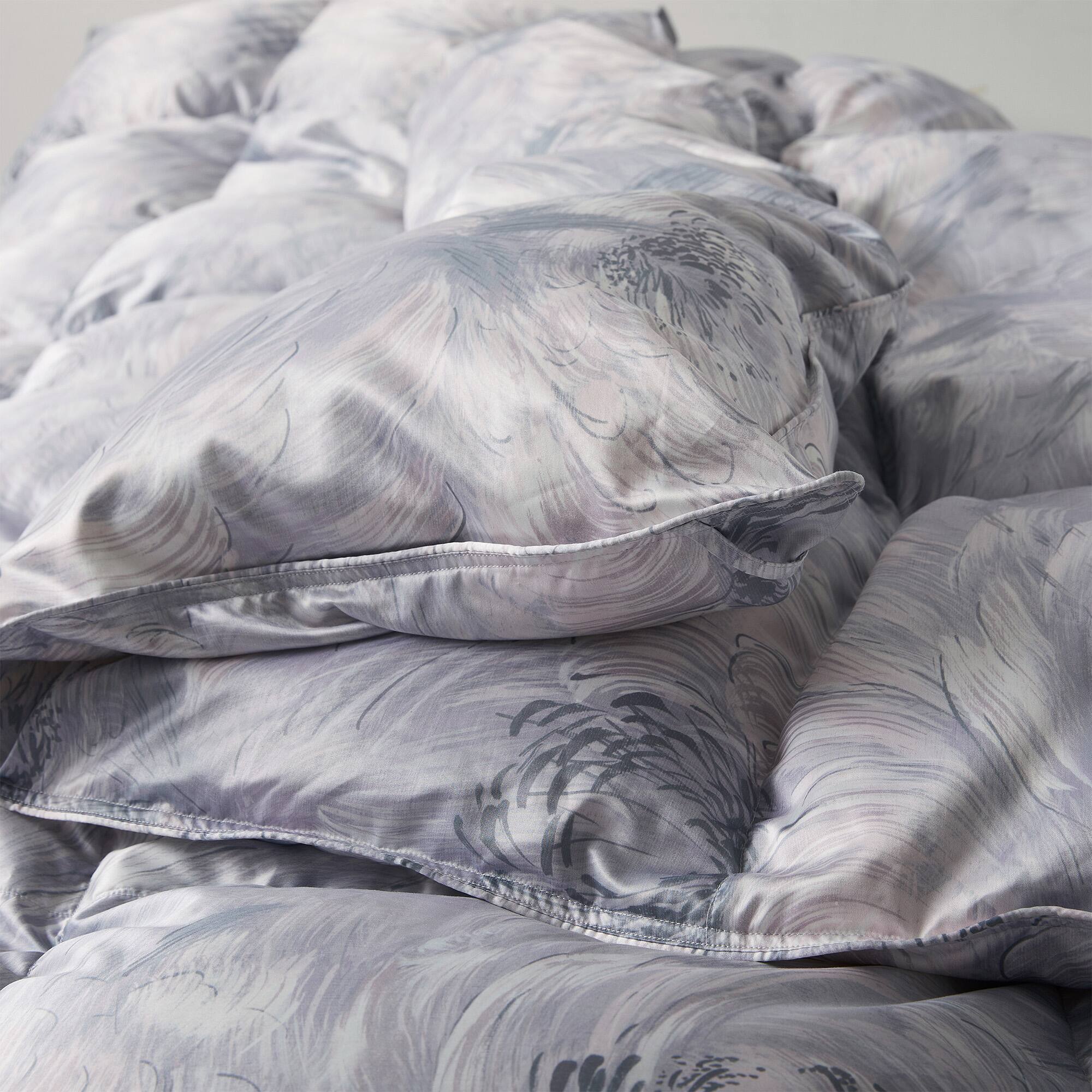 Back. Puredown - Puredown Luxurious Silk Cover 93% White Goose Down Comforter Duvet Insert, Cloud Whirl, Full/Queen - Cloud Whirl.