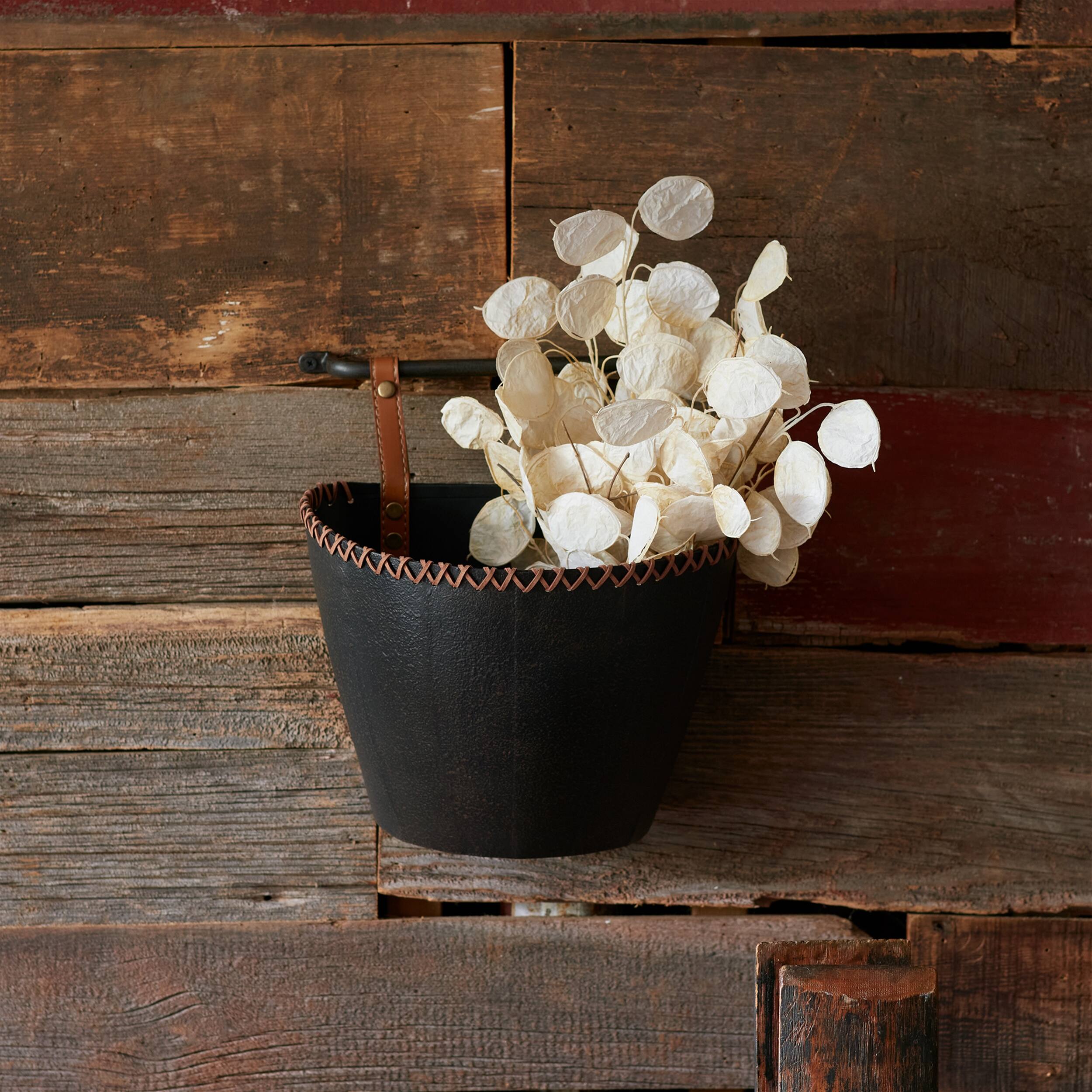 Angle. BreeBe - Iron Metal Wall Pocket (Set of 2) - Black, Brown.