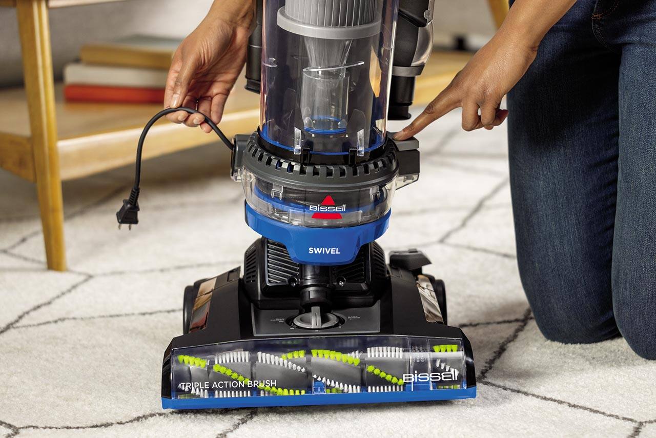 BISSELL SWIVEL TRIPLE ACTION BRUSH