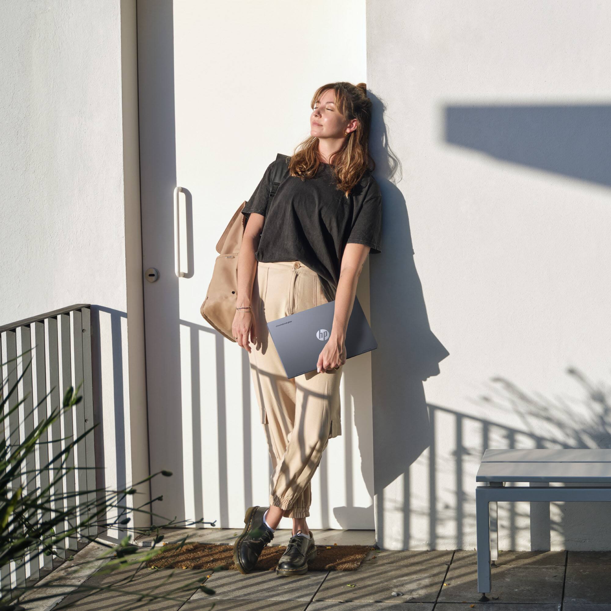 Alt View 12. HP - 14" 2K Touchscreen 2-in-1 Chromebook Plus - Intel Core 3 N355 - 8GB Memory - 256GB UFS - Meteor Silver.