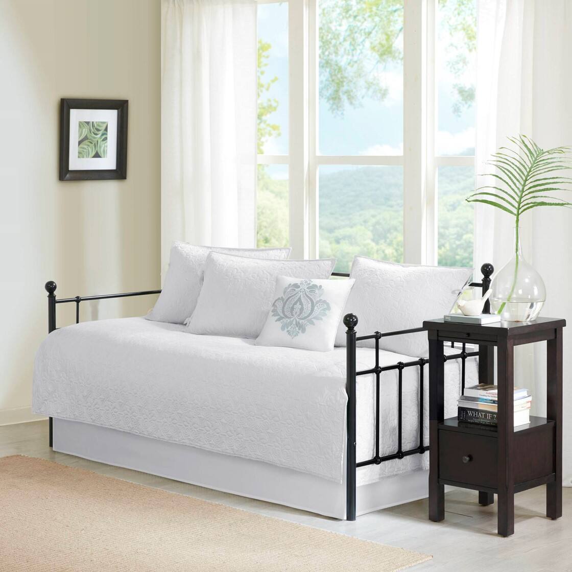Gracie Mills - Sandy 6-Piece Cottage-Inspired Reversible Daybed Cover Set - White