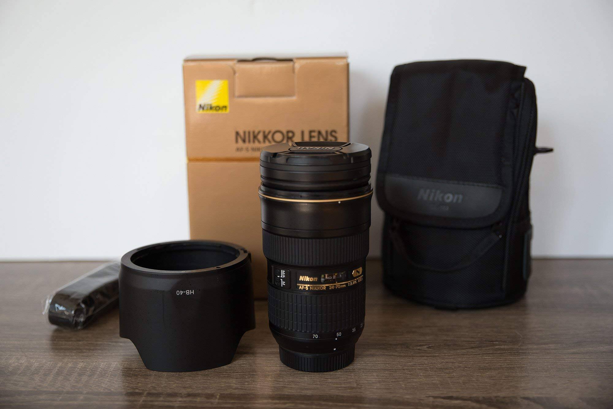 Nikon NIKKOR LENS  
Nikon HB-40  
Nikon  
AF-S NIKKOR 24-70mm  
70 50