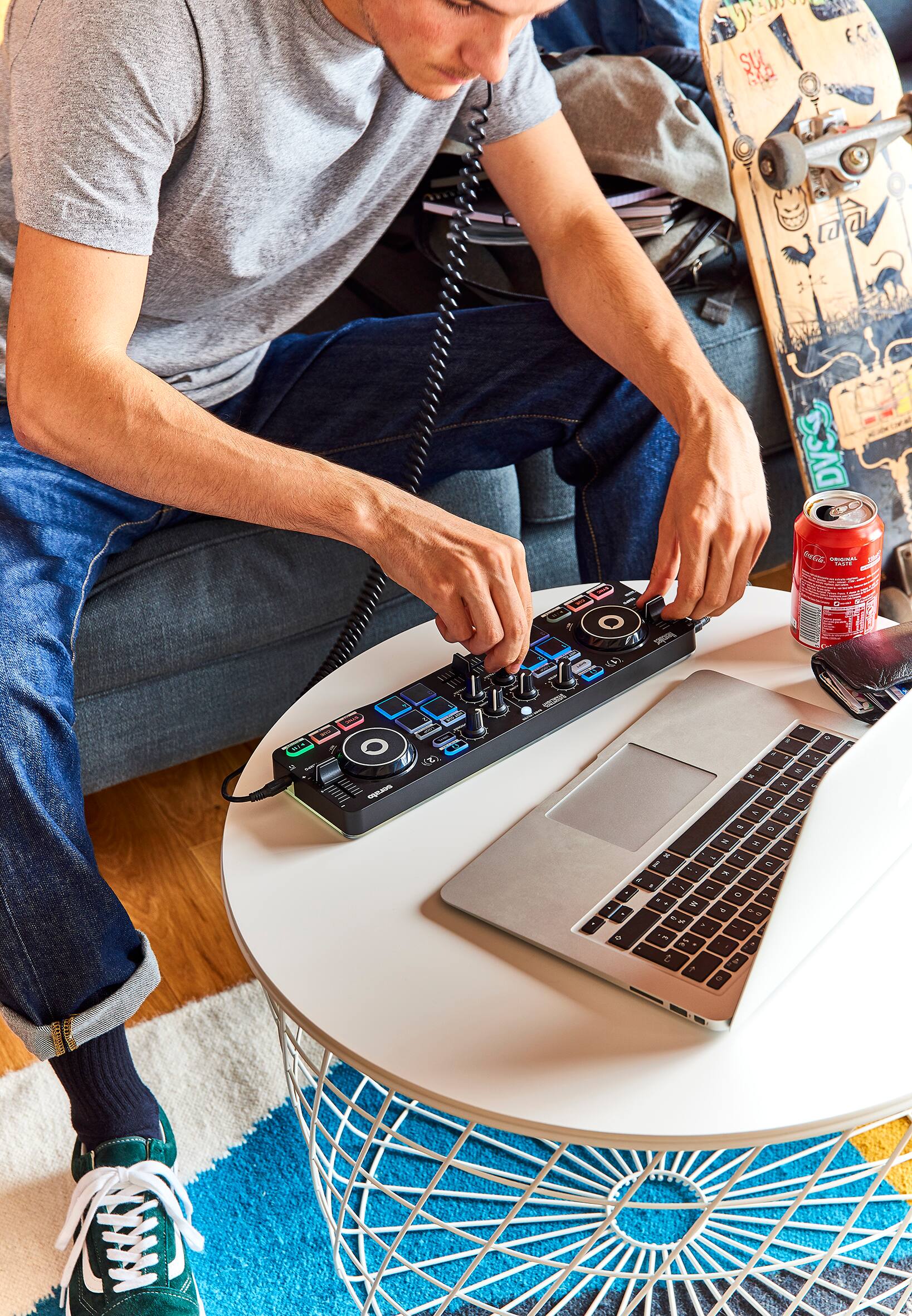 Alt View 20. Hercules - DJ Control Starlight - Black.