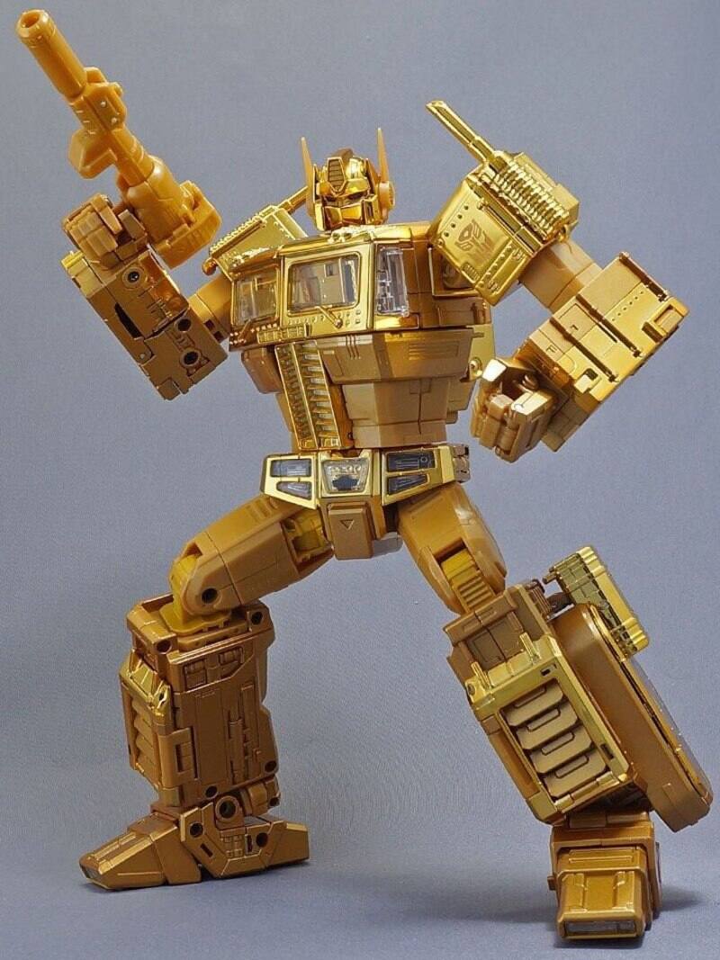 MP 10 Optimus Prime Convoy Golden Lagoon Exclusive Version
