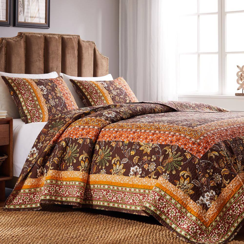 Front. Greenland Home Fashions - Greenland Home Audrey Quilt and Pillow Sham Set - 3-Piece - Full/Queen 90x90", Chocolate - Chocolate.