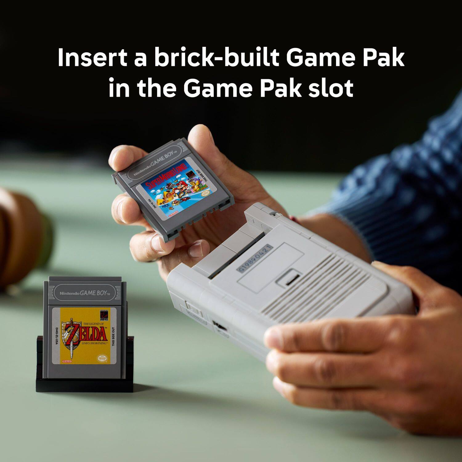 Insert a brick-built Game Pak in the Game Pak slot. Nintendo Game Boy. Super Mario Land. G19890421 MR - HL ANO -8.00 7 BLDA I C I