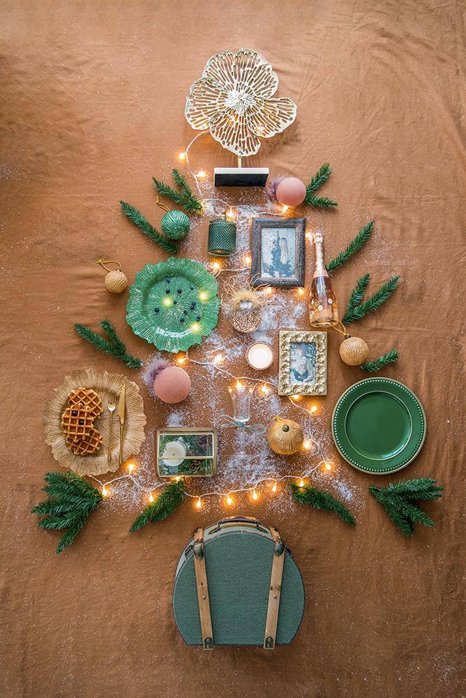 Left. Dexmalle - Dexmalle-D4.7 Christmas Tree Decorative Hanging Glass Ball Ornaments,Set of 4-Brown - Brown.