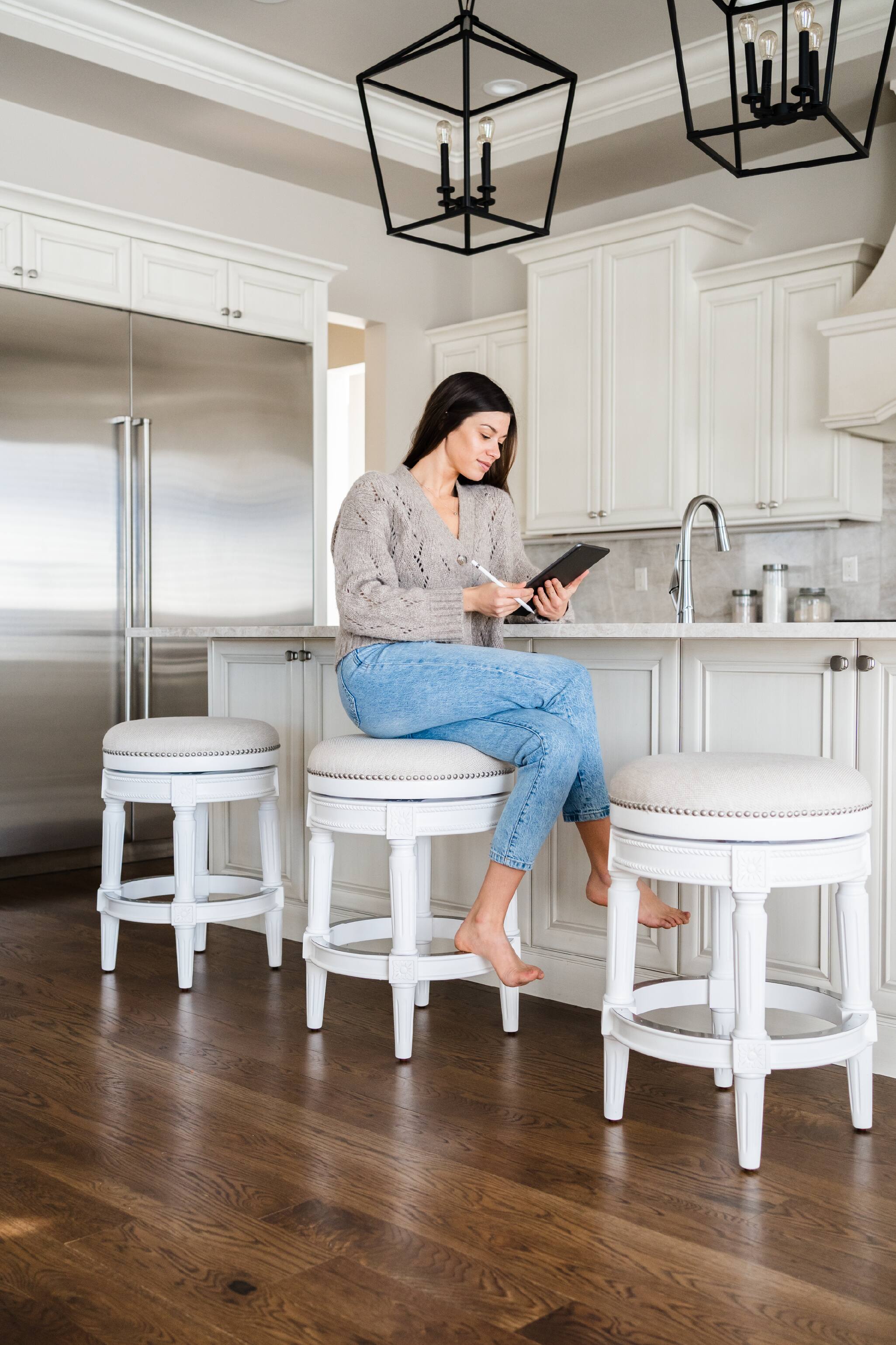 Left. Maven Lane - 26"Pullman Backless Counter Stool In Alabaster White Finish With Fabric Upholstery - Alabaster White.