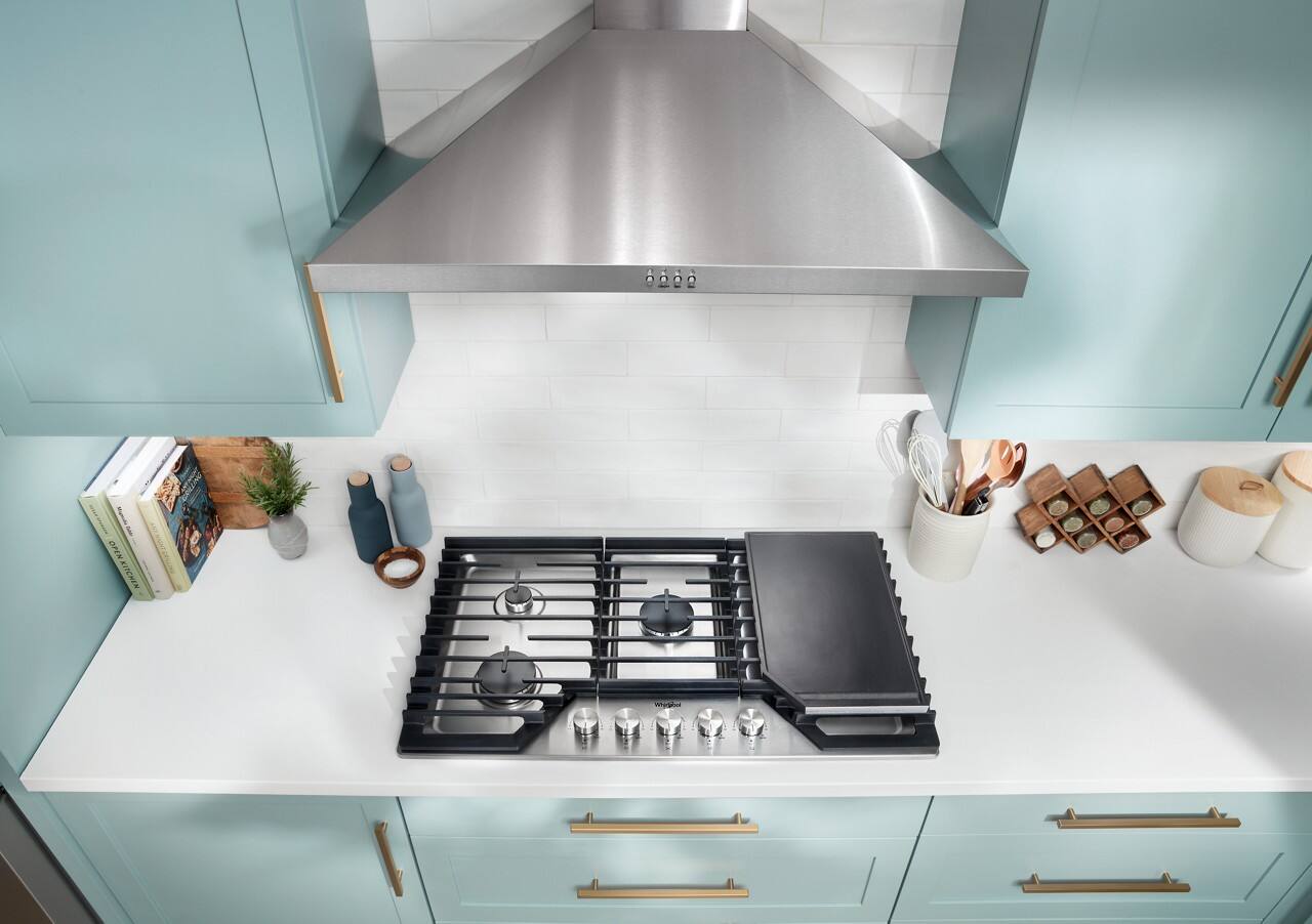 Alt View 24. Whirlpool - 36" Built-In Gas Cooktop with 3 Burners and 2-in-1 Hinged Grate to Griddle - Stainless Steel.