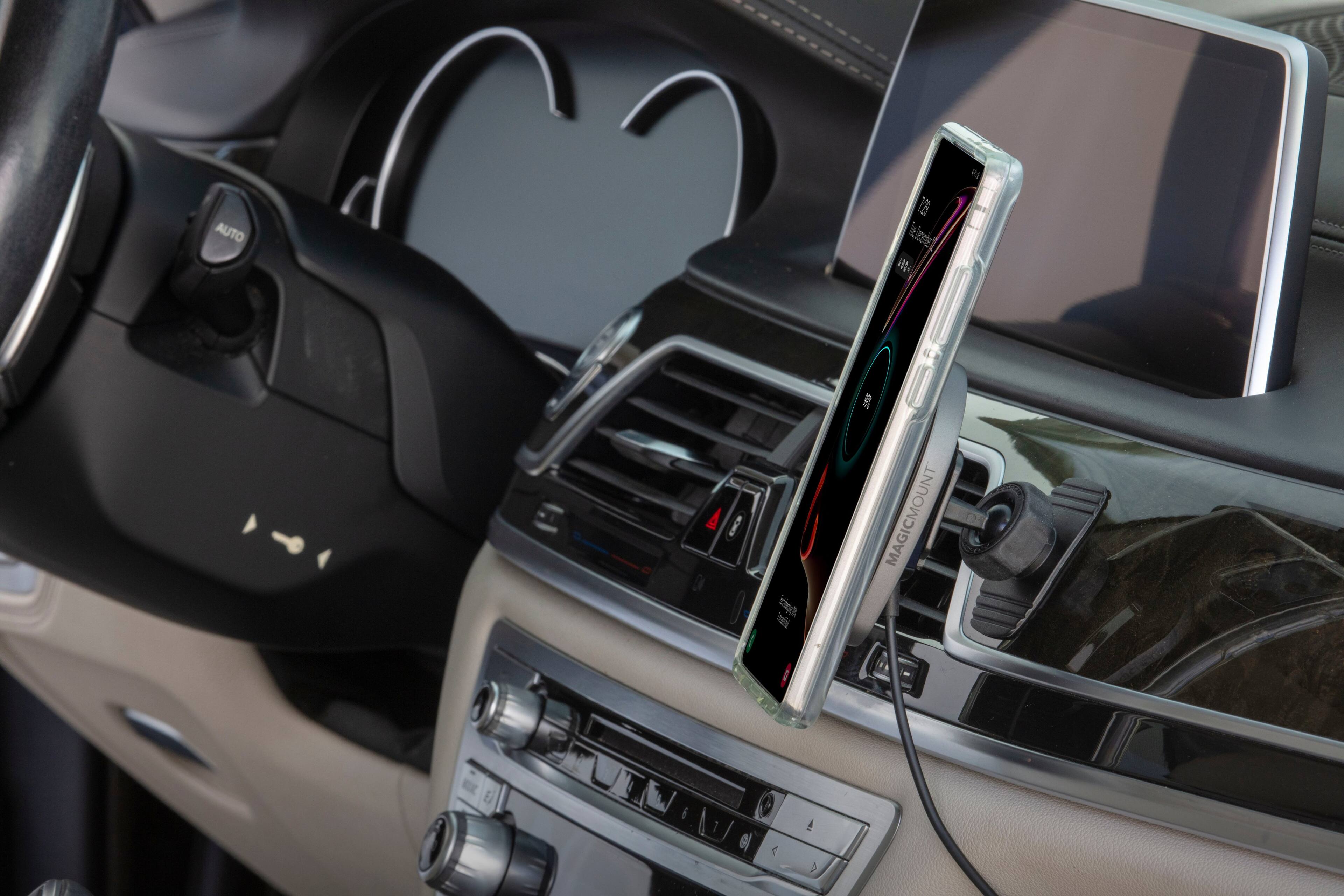 Auto 7% eerte I Spen T B MAGICMOUNT e A >