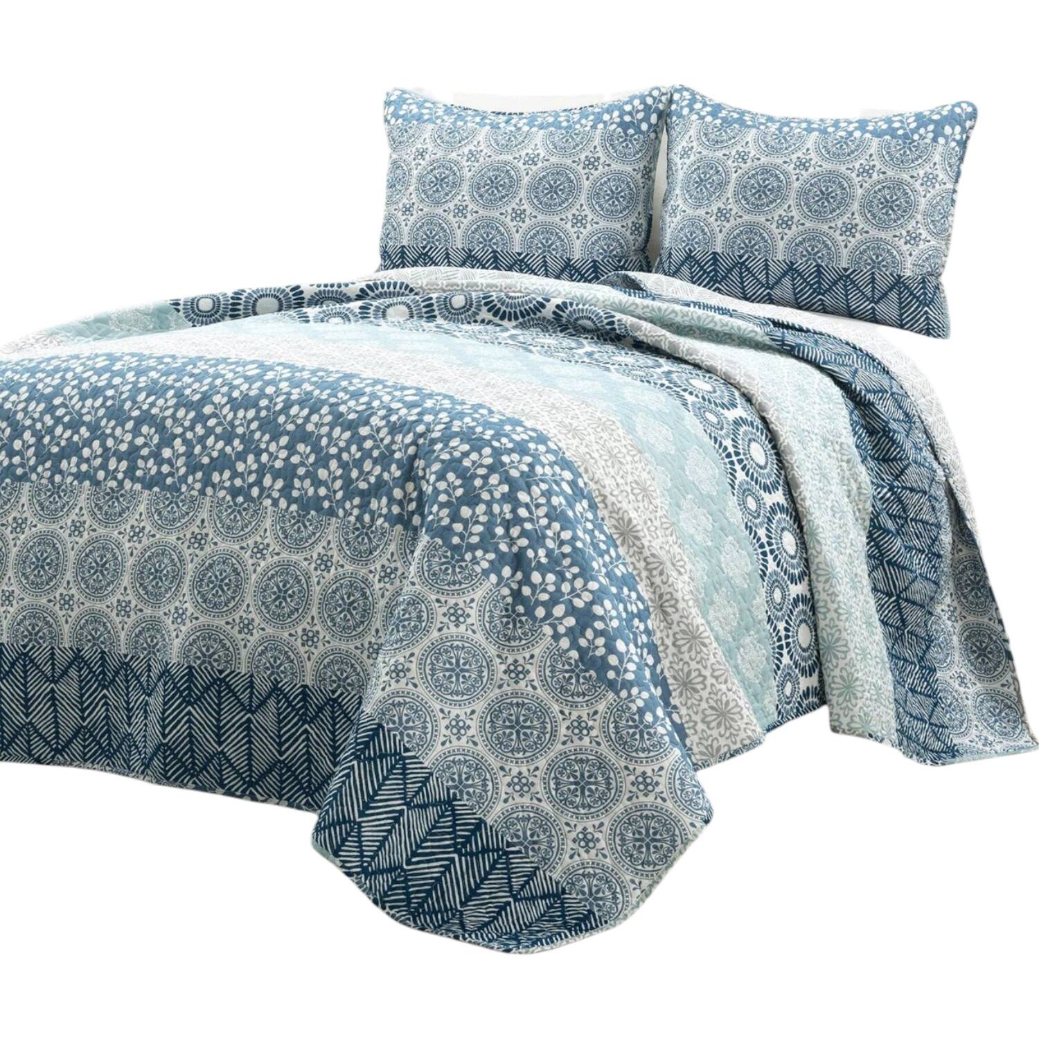 Front. SlickBlue - 3-Piece Reversible Botanical Damask Quilt Set Lightweight for Bedroom - Blue.