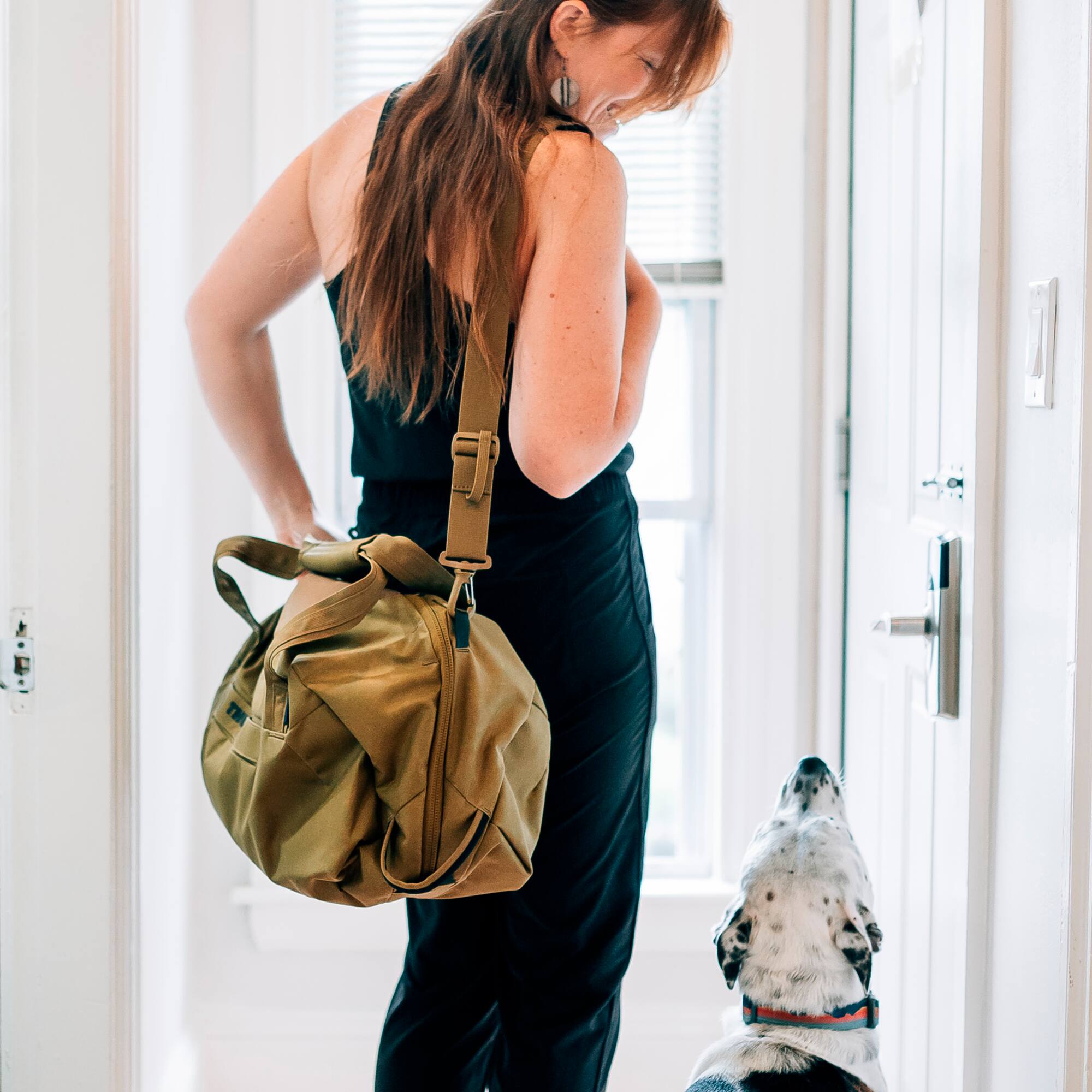 Alt View 20. Thule - Aion Duffel 35L - Nutria.