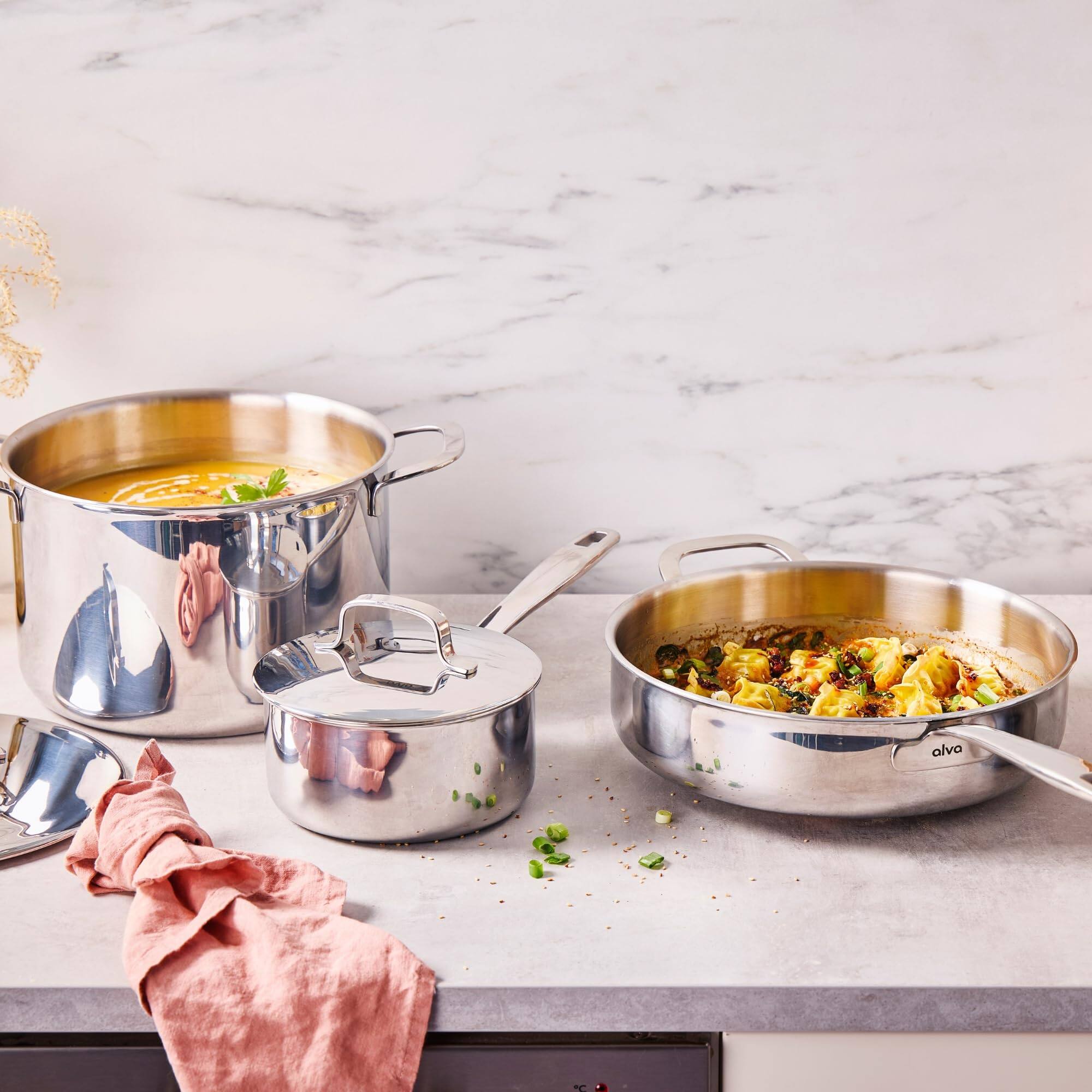 Angle. Alva - Alva Maestro 5-Ply Stainless Steel 7-Piece Cookware Set - Silver.