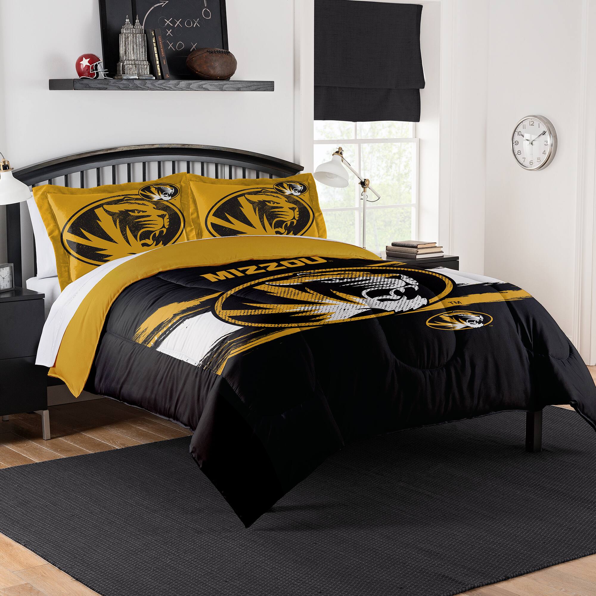 Sweet Home Collection - NCAA Missouri Tigers football Comforter & Sham Set- Full/Queen - Multicolored