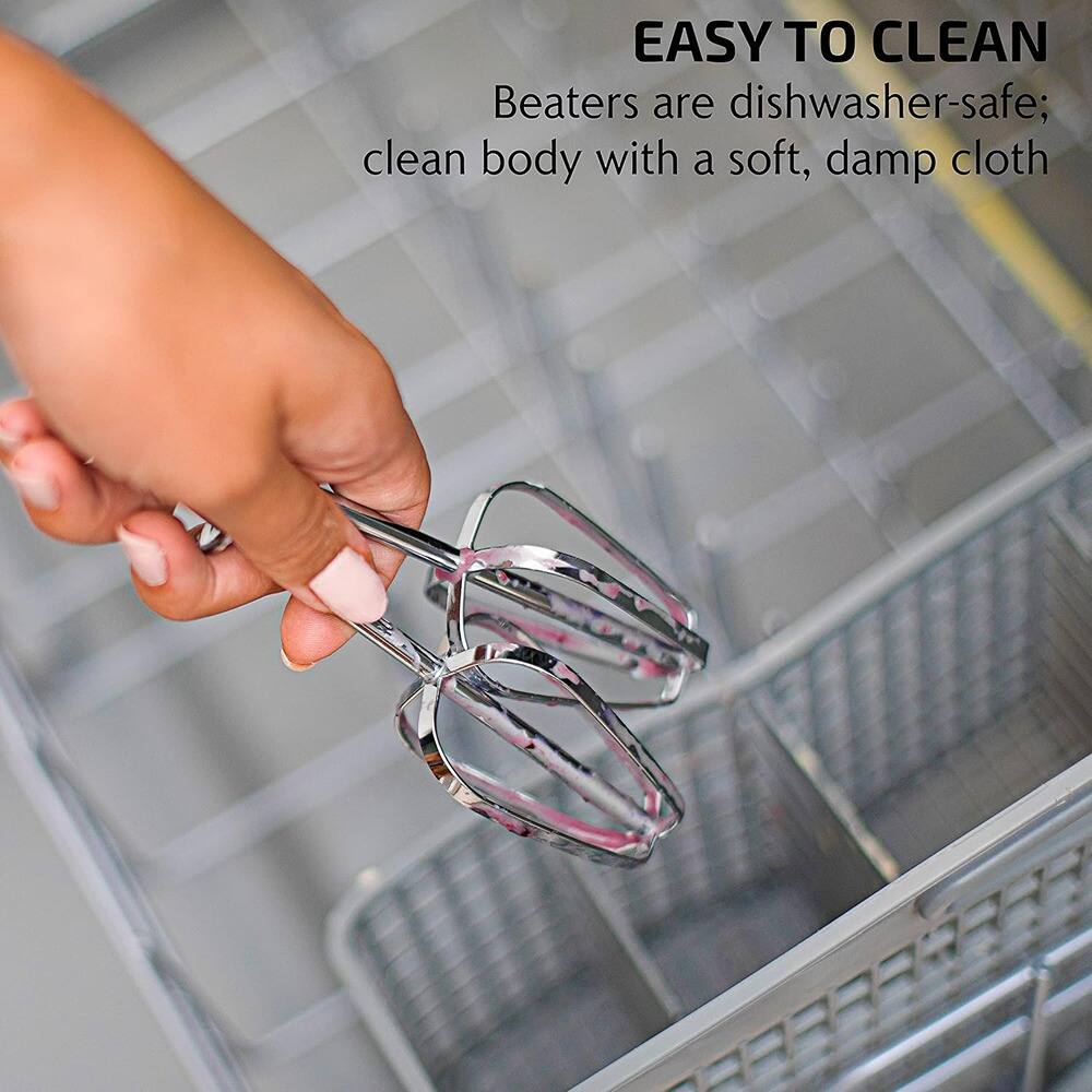 EASY TO CLEAN  
Beaters are dishwasher-safe; clean body with a soft, damp cloth
