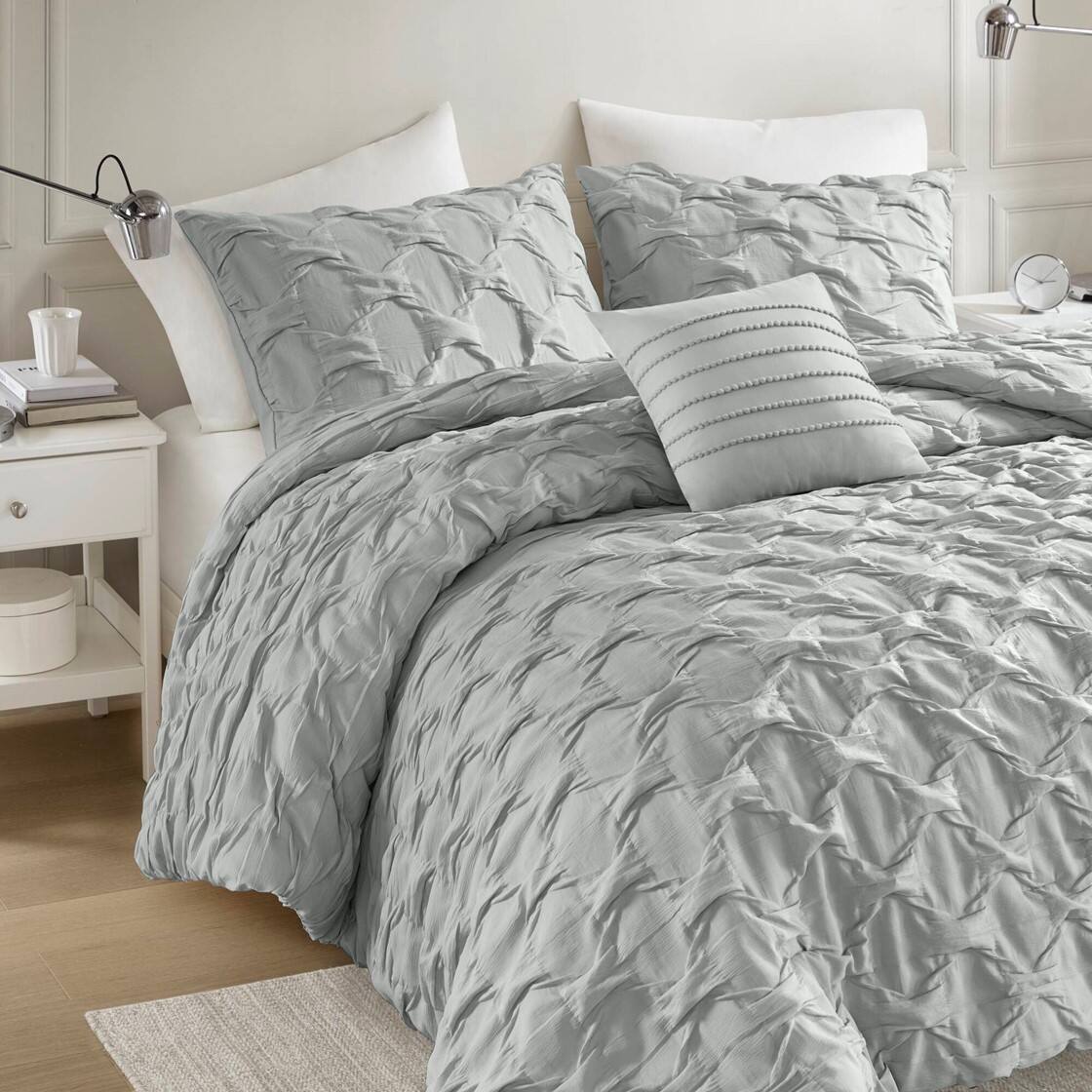 Alt View 2. Gracie Mills - Gracie Mills Blanca Comforter Set - Gray.