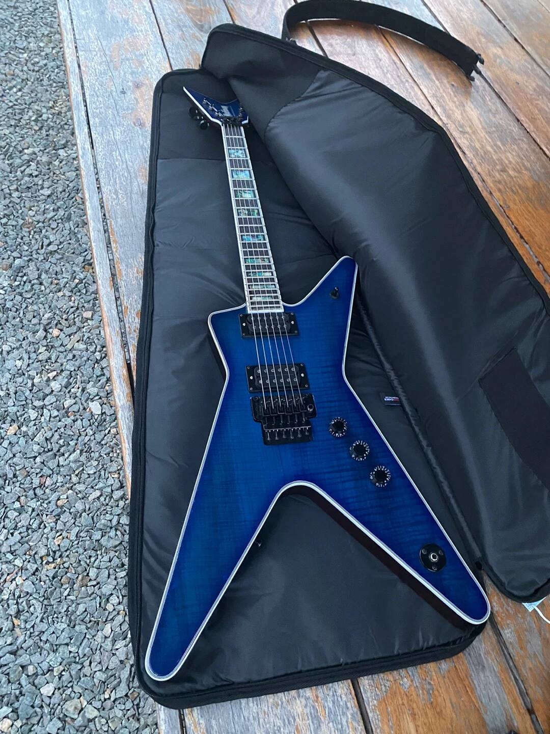 Alt View 2. Gator - Economy Gig Bag for Flying V and Explorer Shaped Guitars with 10mm Foam Padding.