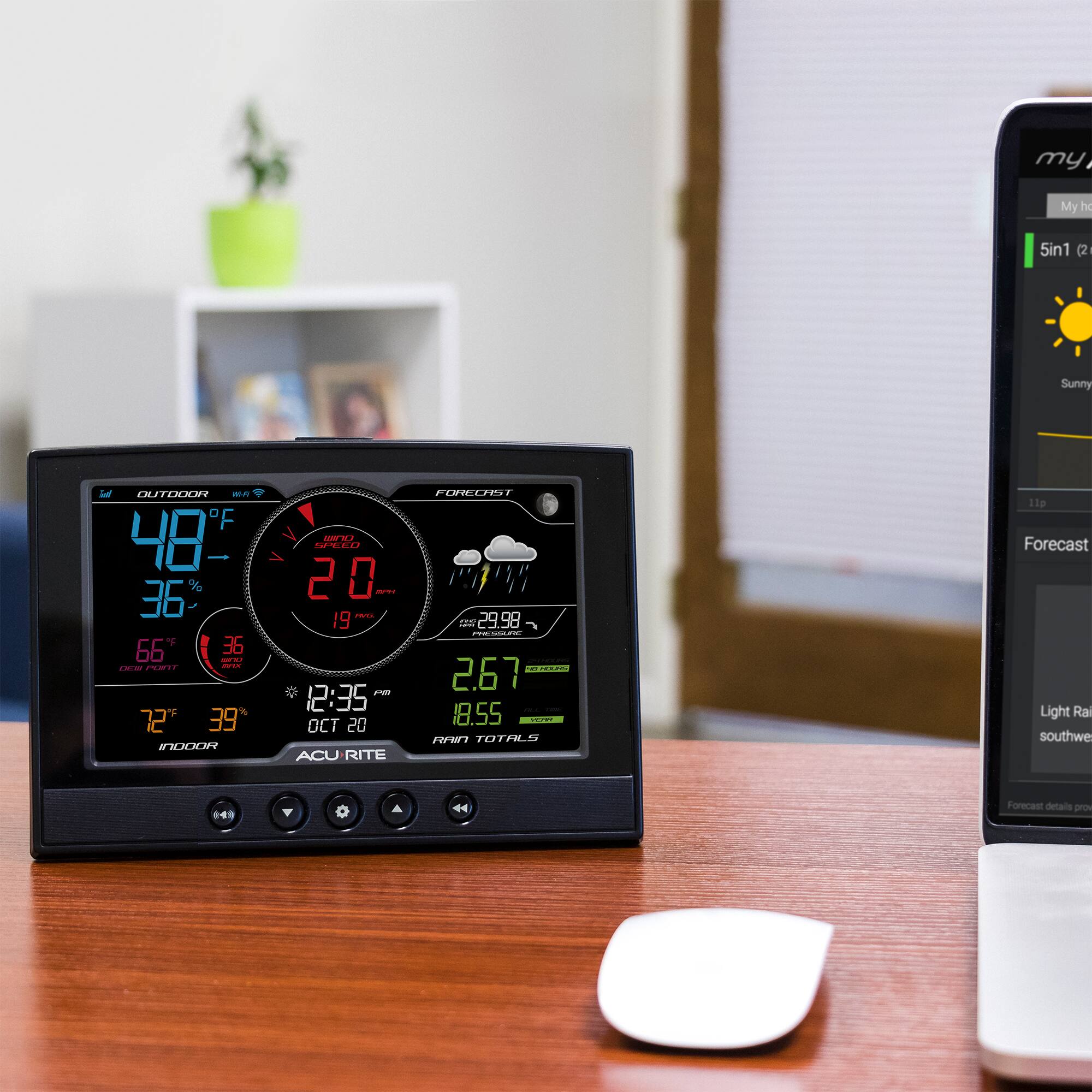 Alt View 15. AcuRite - Iris (5-in-1) Weather Station with Direct-to-Wi-Fi Display for Remote Monitoring - White/Black.