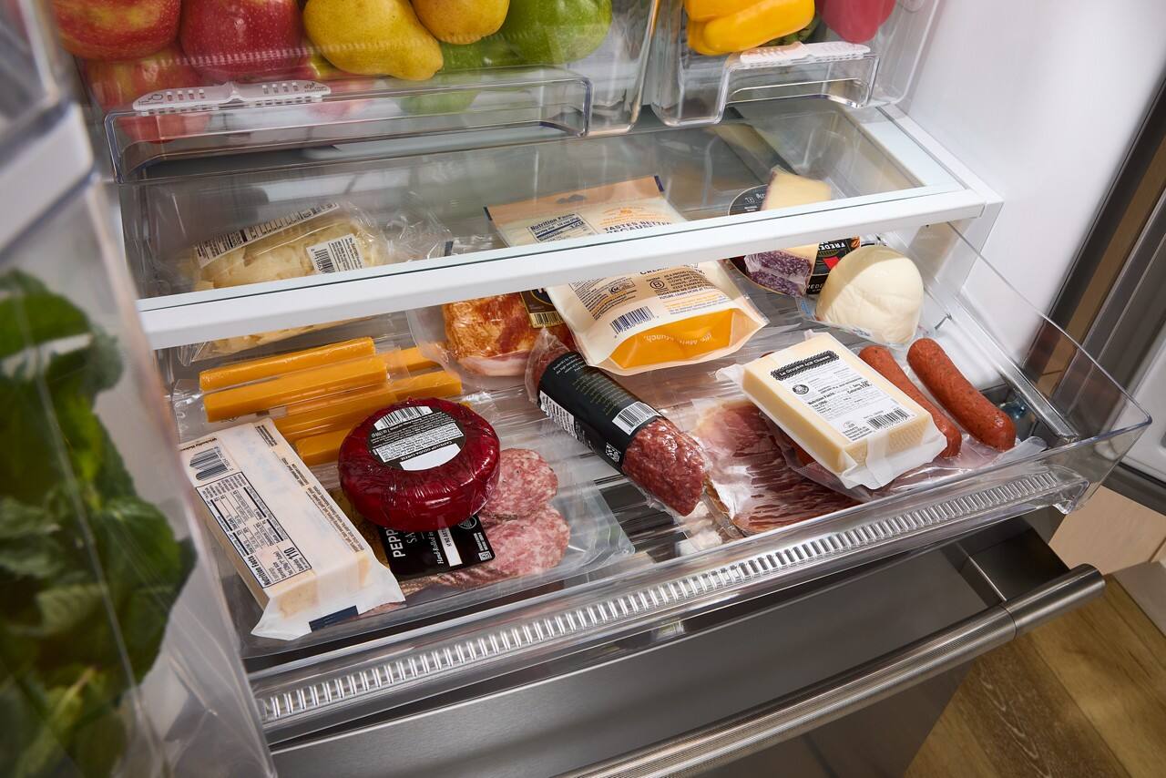 The text in the image appears to be a mix of words and numbers, possibly from labels or packaging. Here is the corrected and grouped text:

- Nutrtoen La % ABEDE D wes sunch Aoad 55 I PEPP SA HeRoldi I -

It seems like there might be some errors or misinterpretations in the text. If you can provide more context or a clearer image, I might be able to help further.