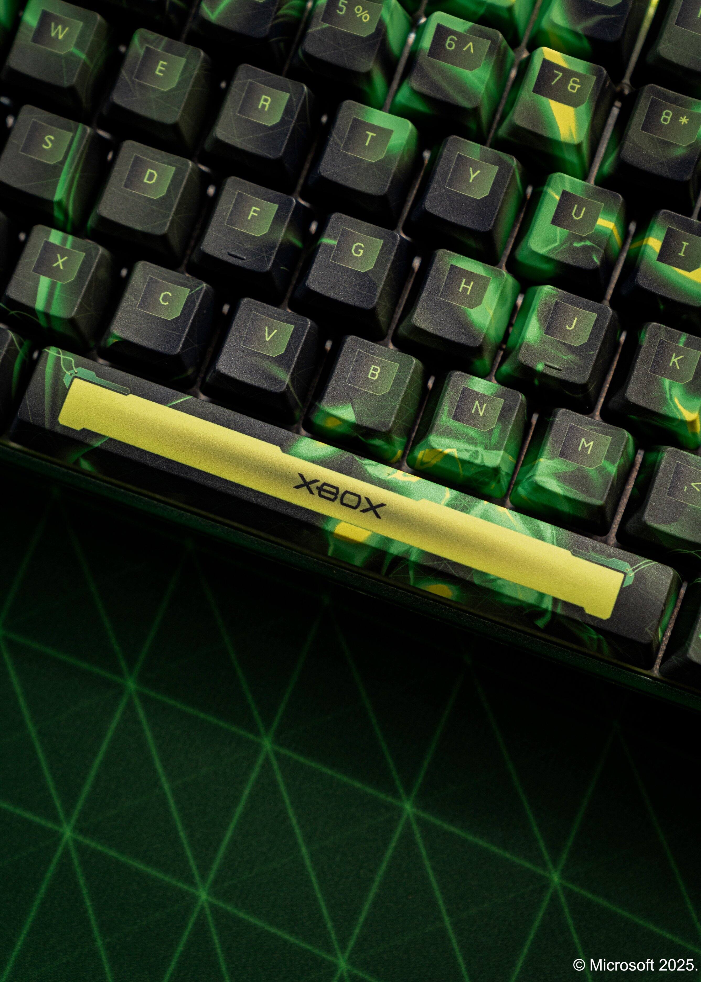 W S X E D C R F V B N M  
5 % T G B 6 ^ Y H N 7 8 7 & U J 8 I K  
XBOX  
© Microsoft 2025.