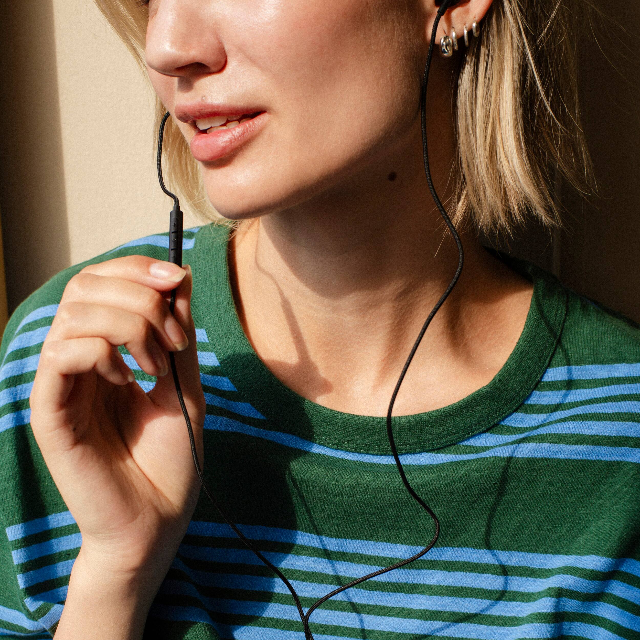 Alt View 1. Sudio - Sudio V3 USB-C Black - Black.