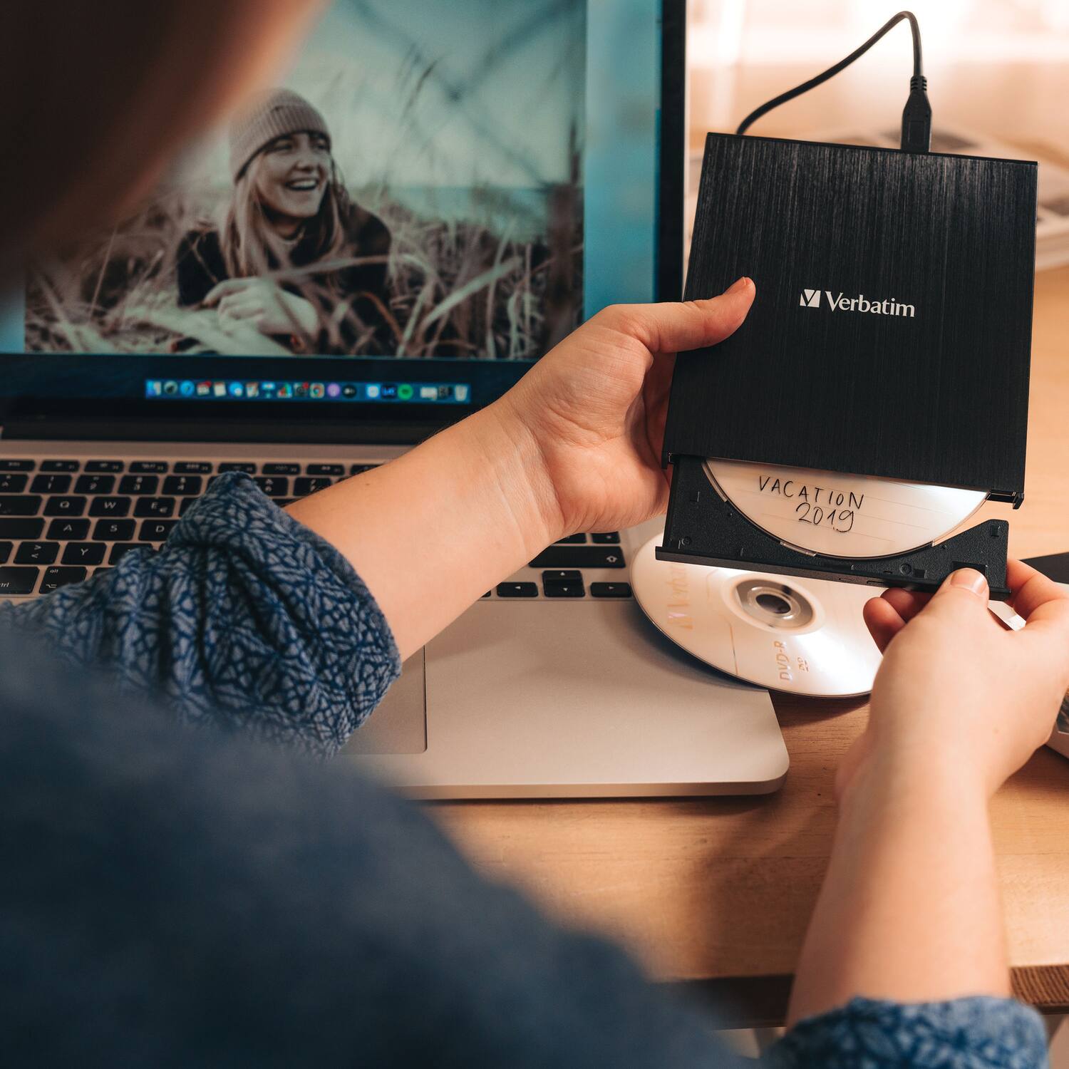 Verbatim + e - - - - - - 1 1 s. A - . Y - W 5 - - + a d - da - - - . -e etr VACATION 2019 - N5