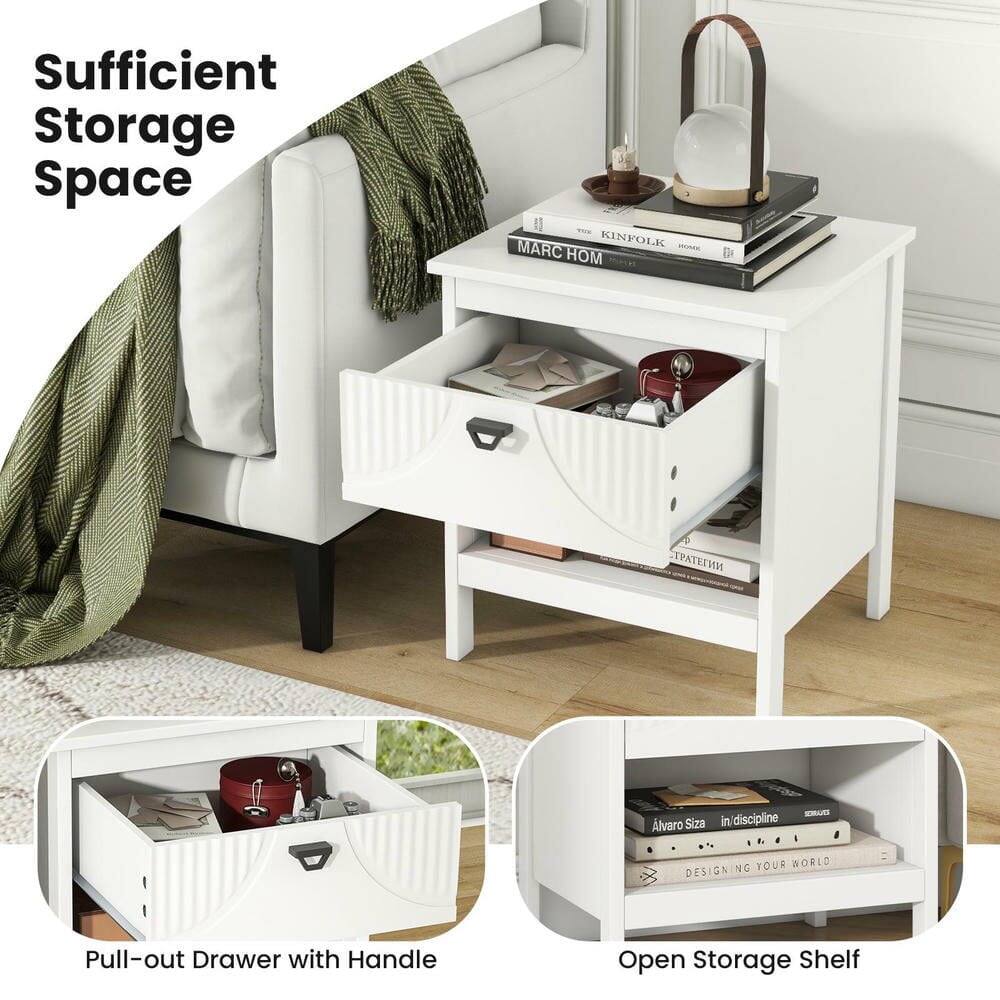 Sufficient Storage Space

KINFOLK MAN MARC HOM - Alvaro Siza in discipline dis - NG YOUR WORLD DESIGN

Pull-out Drawer with Handle

Open Storage Shelf