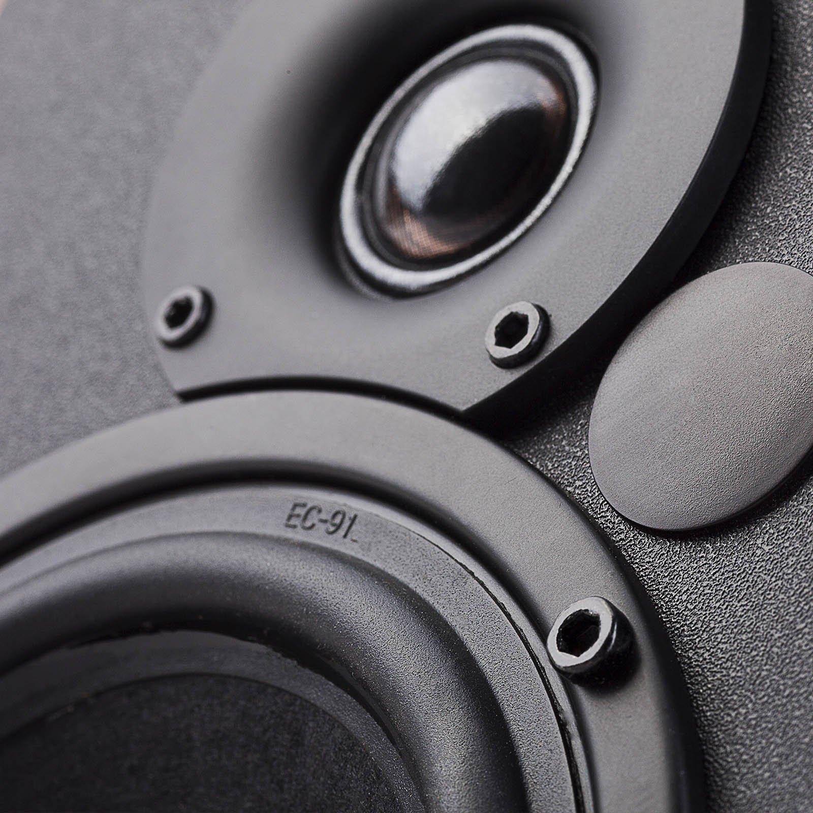 Left. Cedar Assembly - R1700bt Bookshelf - Active Near-field Studio Monitors Speakers 2 Setup Wooden Enclosure 66w Rms BLUETOOTH - white.