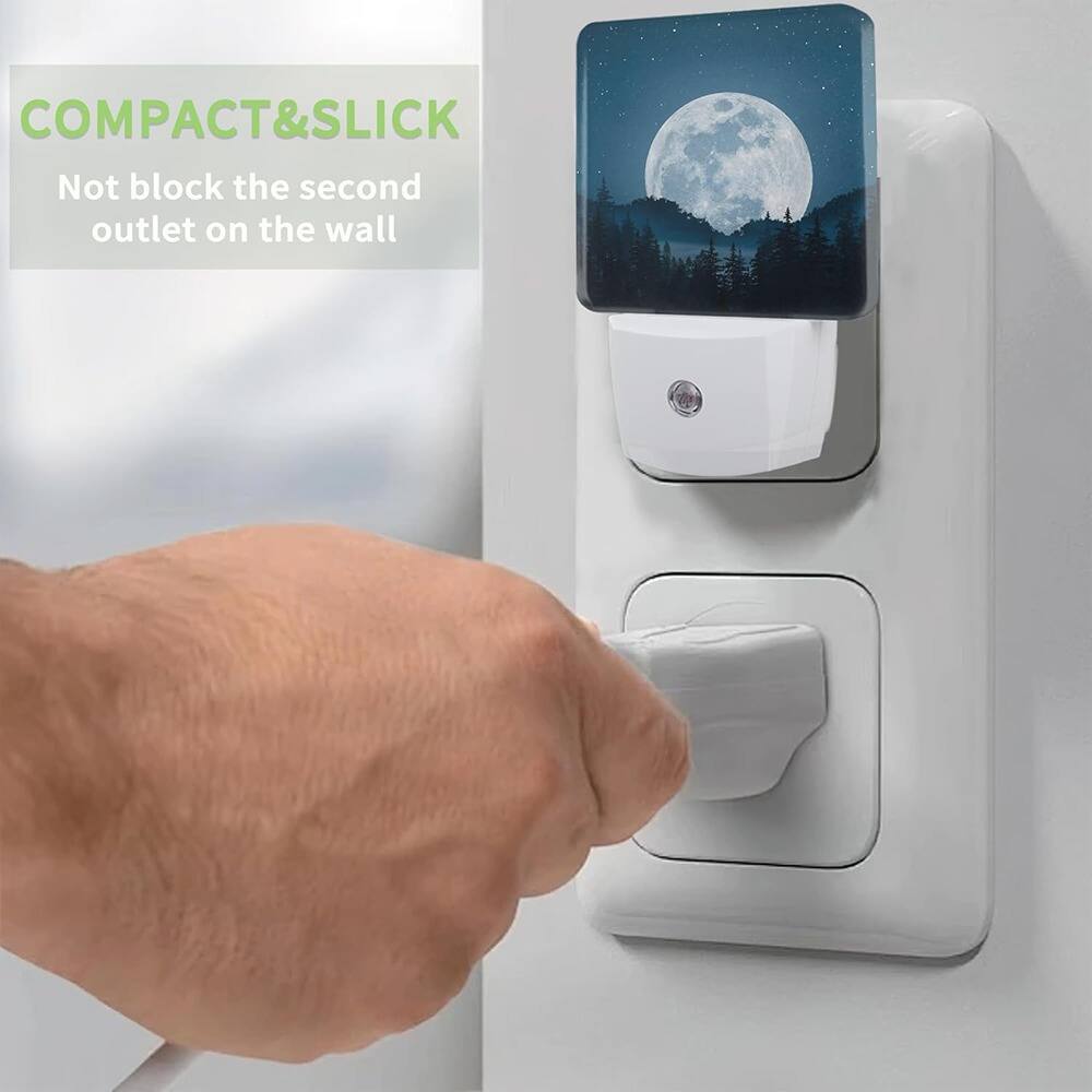 COMPACT & SLICK  
Not block the second outlet on the wall