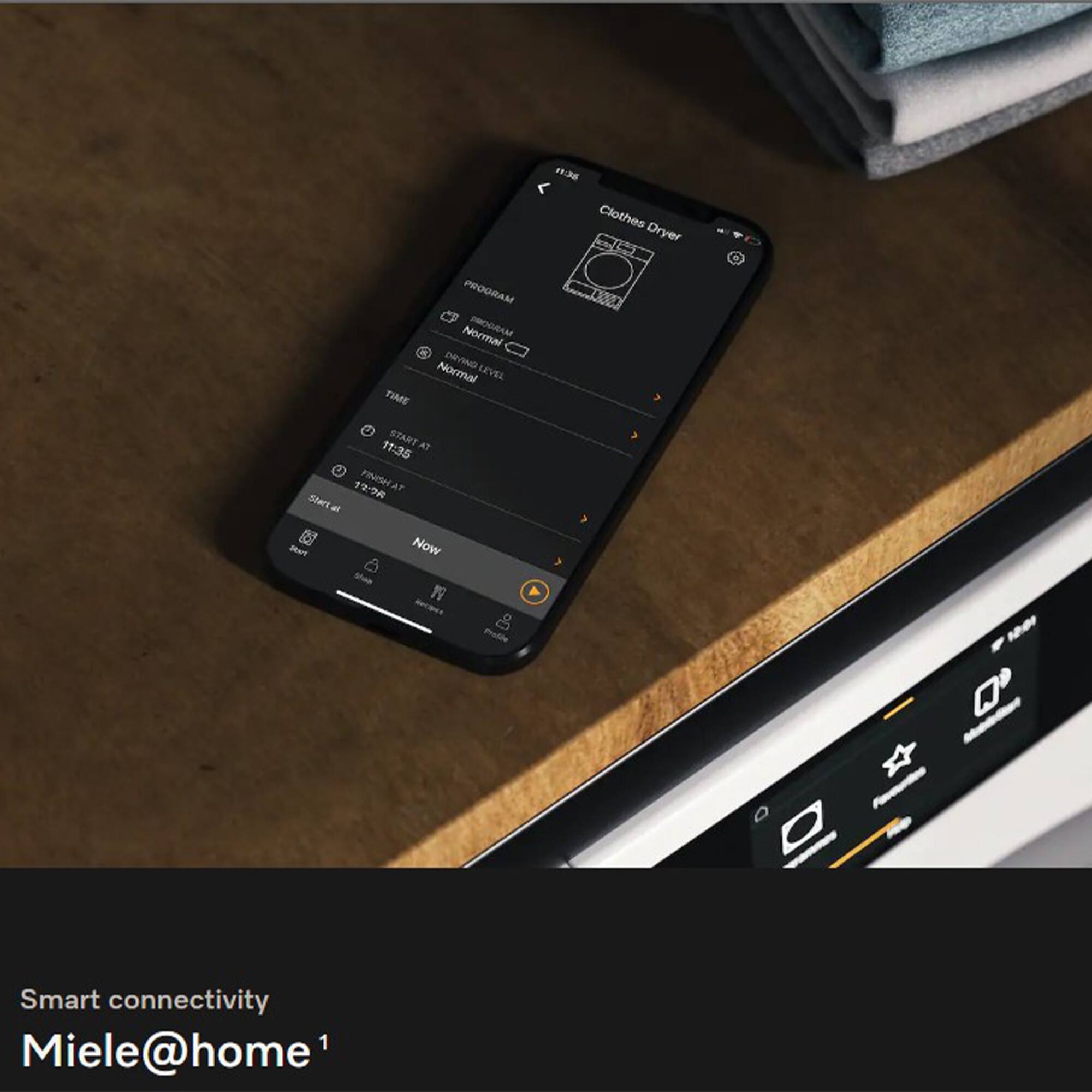 33 Clothes Dryer  
PROGRAM Normal  
DRYING LEVEL Normal  
TIME 11:35  
START AT 11:35  
Smart connectivity  
Miele@home 1