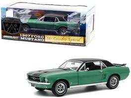 Greenlight - 1967 Ford Mustang Coupe Loveland Green Metallic/Black with Skis "Ski Country Special" 1/18 - Green Metallic with Black