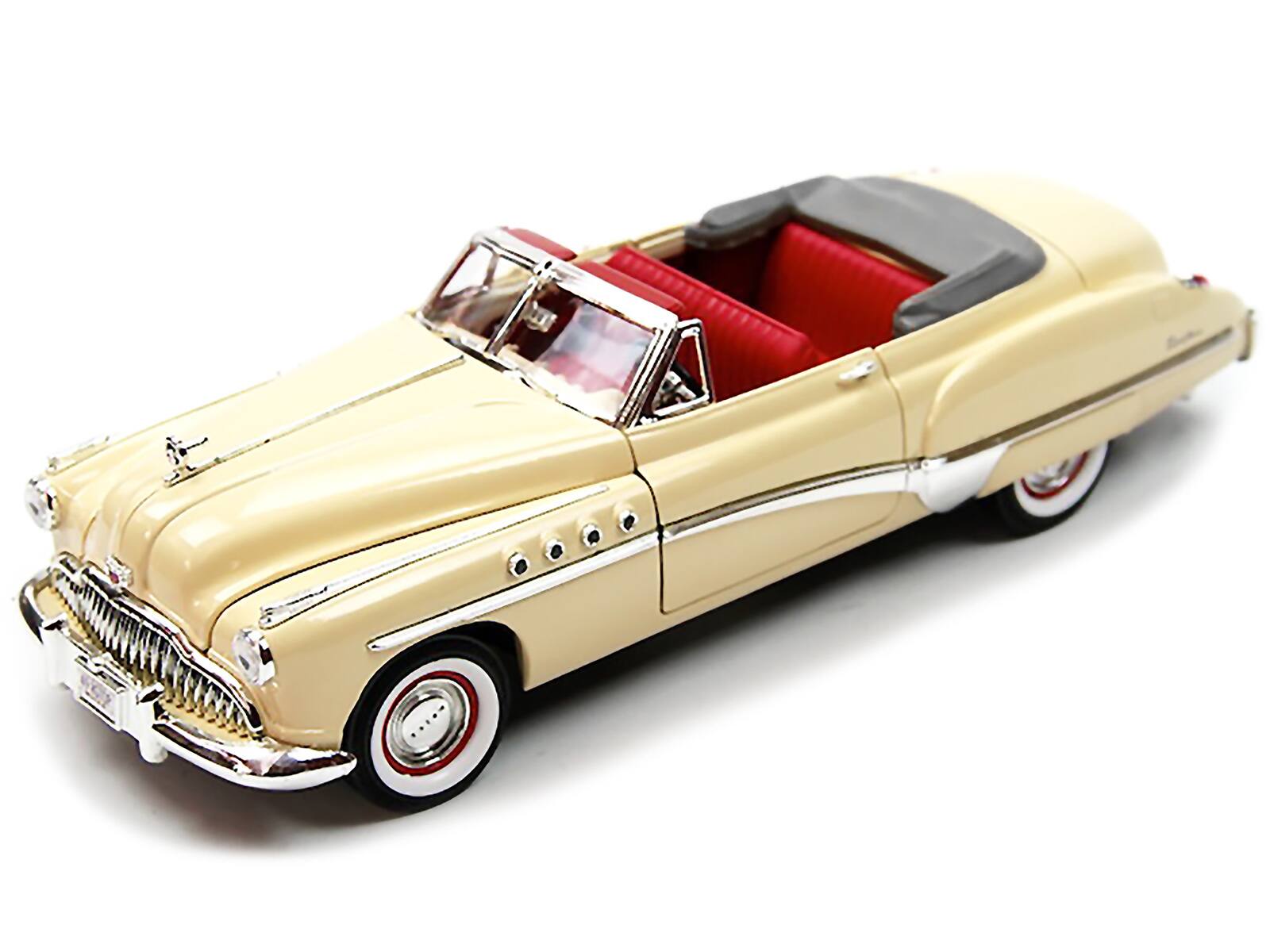 Alt View 1. Motormax - 1949 Buick Roadmaster Cream with Red Interior 1/18 Diecast Model Car by Motormax.