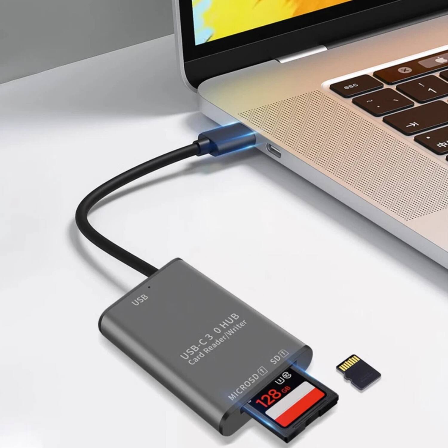 USB-C 3.0 HUB  
Card Reader/Writer  
MICROSD 128 GB  
SD