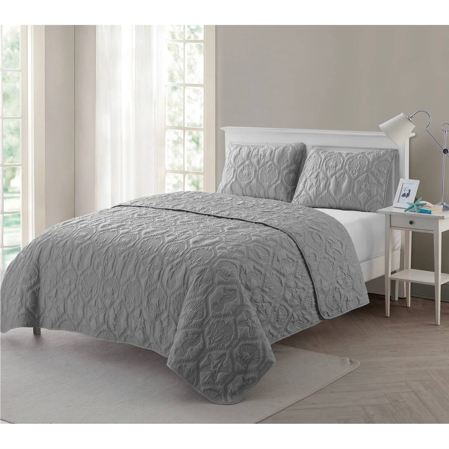 Angle. Hivvago - King Coastal Beach Embossed Starfish Seashell Seahorse Grey 3-Piece Quilt Set - Grey.