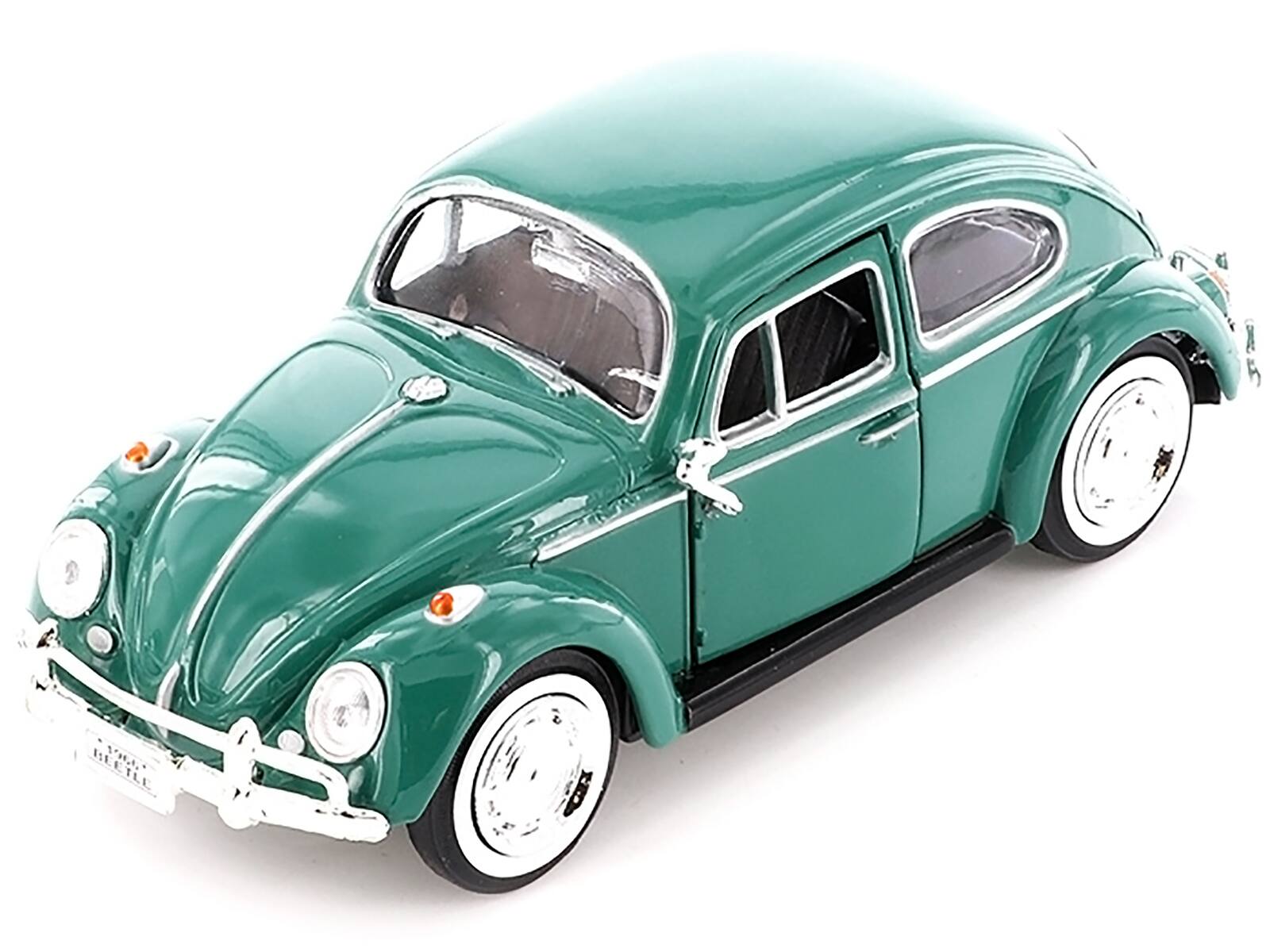 Angle. Motormax - 1966 Volkswagen Beetle Green 1/24 Diecast Model Car by Motormax - Beetle Green.