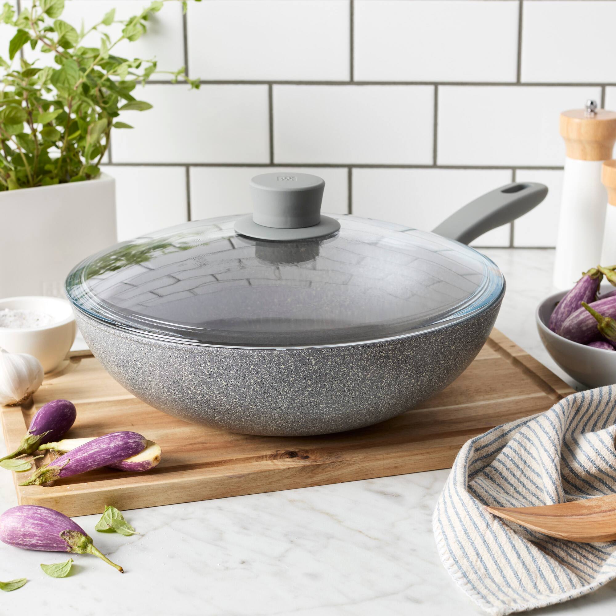 Alt View 4. ZWILLING - ZWILLING Parma Plus 11-inch Aluminum Nonstick Wok with Lid - Grey.