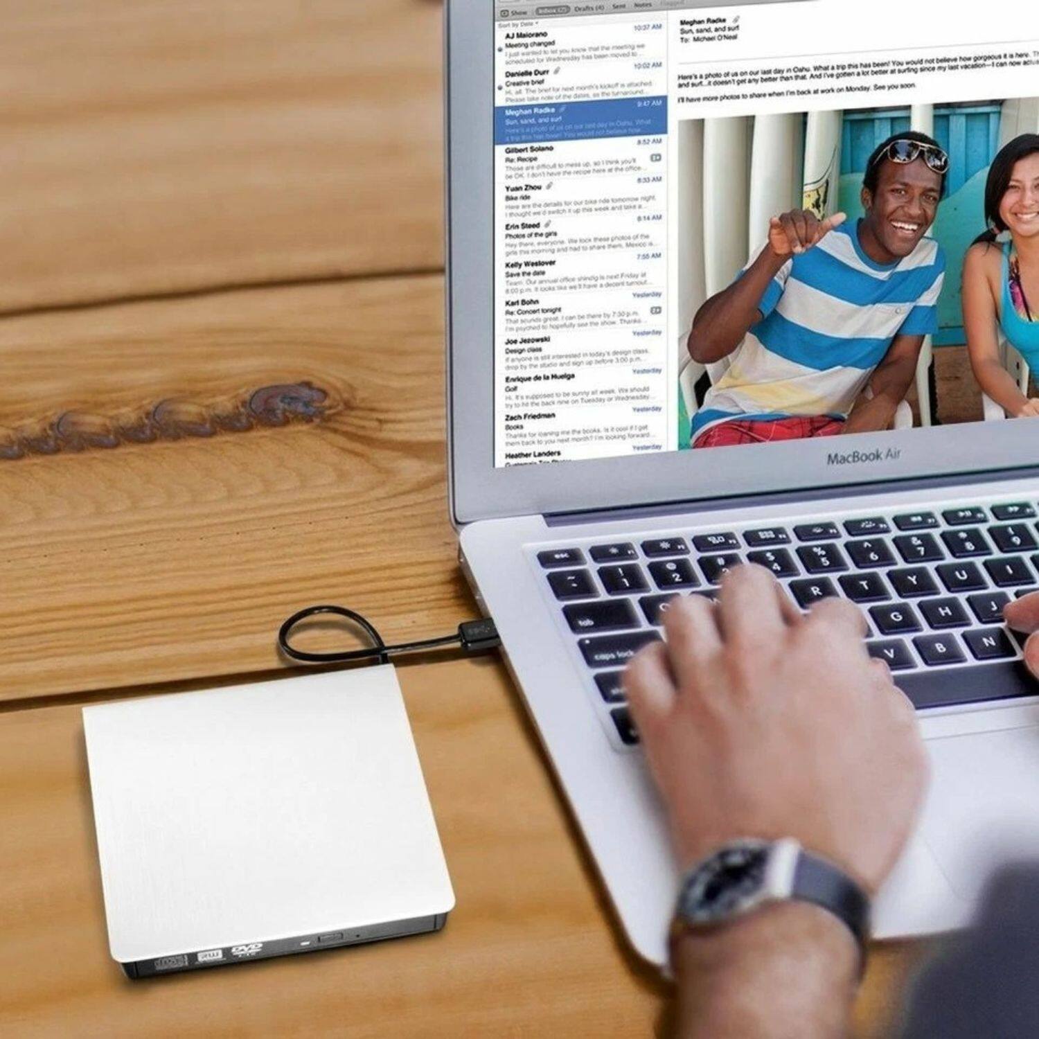 Sure, here is the corrected text:

- A Mra
- thingt
- Oe
- oghen
- ovats
- I
- 14FAM
- d Sun
- a To
- a
- N
- han
- 0
- St t Meron
- d T
- Pu
- Kally Wostover
- T Kan Bahe
- ong
- Enoc
- tarm
- ous LARTS
- MacBook Air 1 1
- fo
- 2 C
- % 4 % 5 R
- & T Y G V U H 3 N 9 I