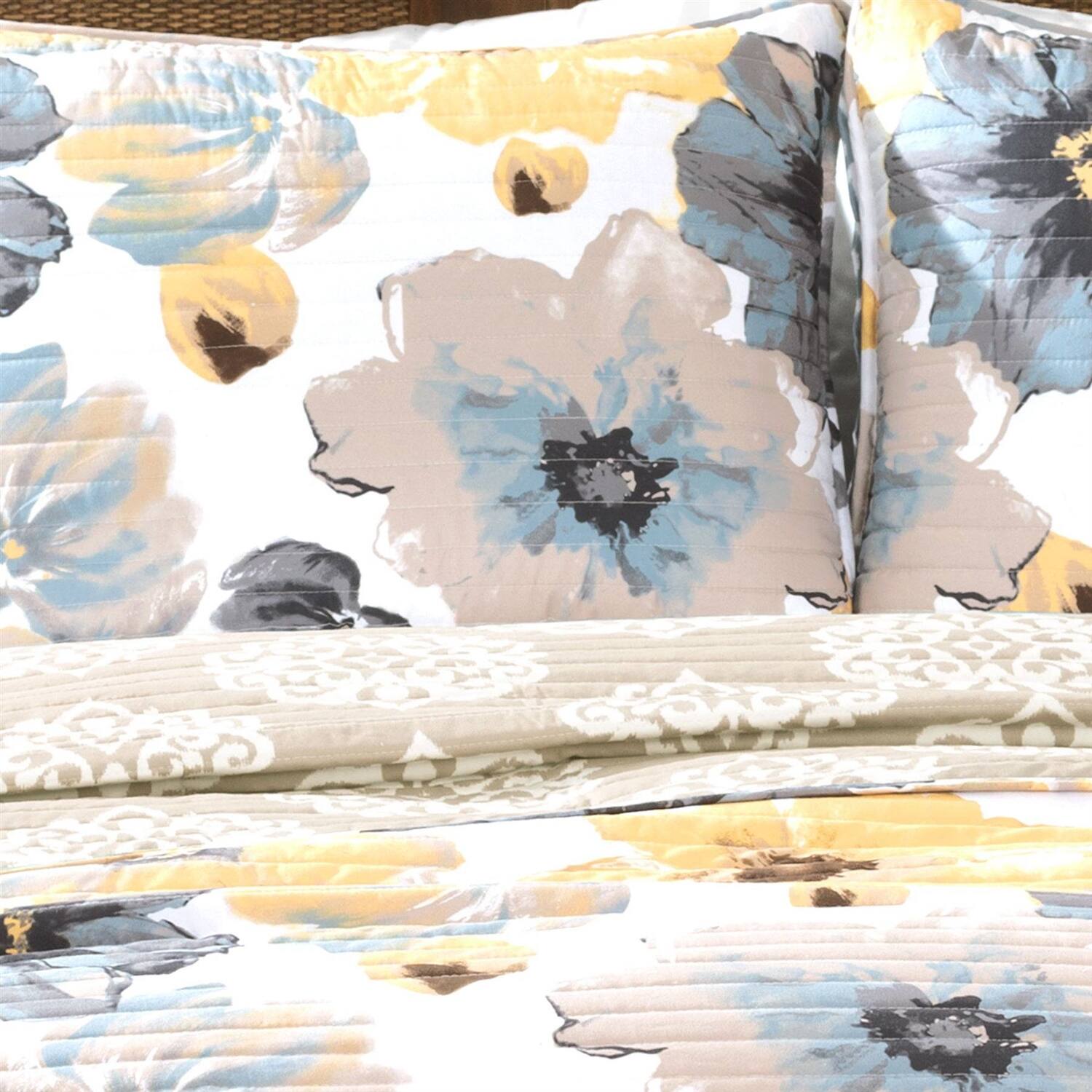Angle. Hivvago - King size White Yellow Grey Flowers Lightweight Polyester Microfiber Quilt Set - White Yellow Grey.
