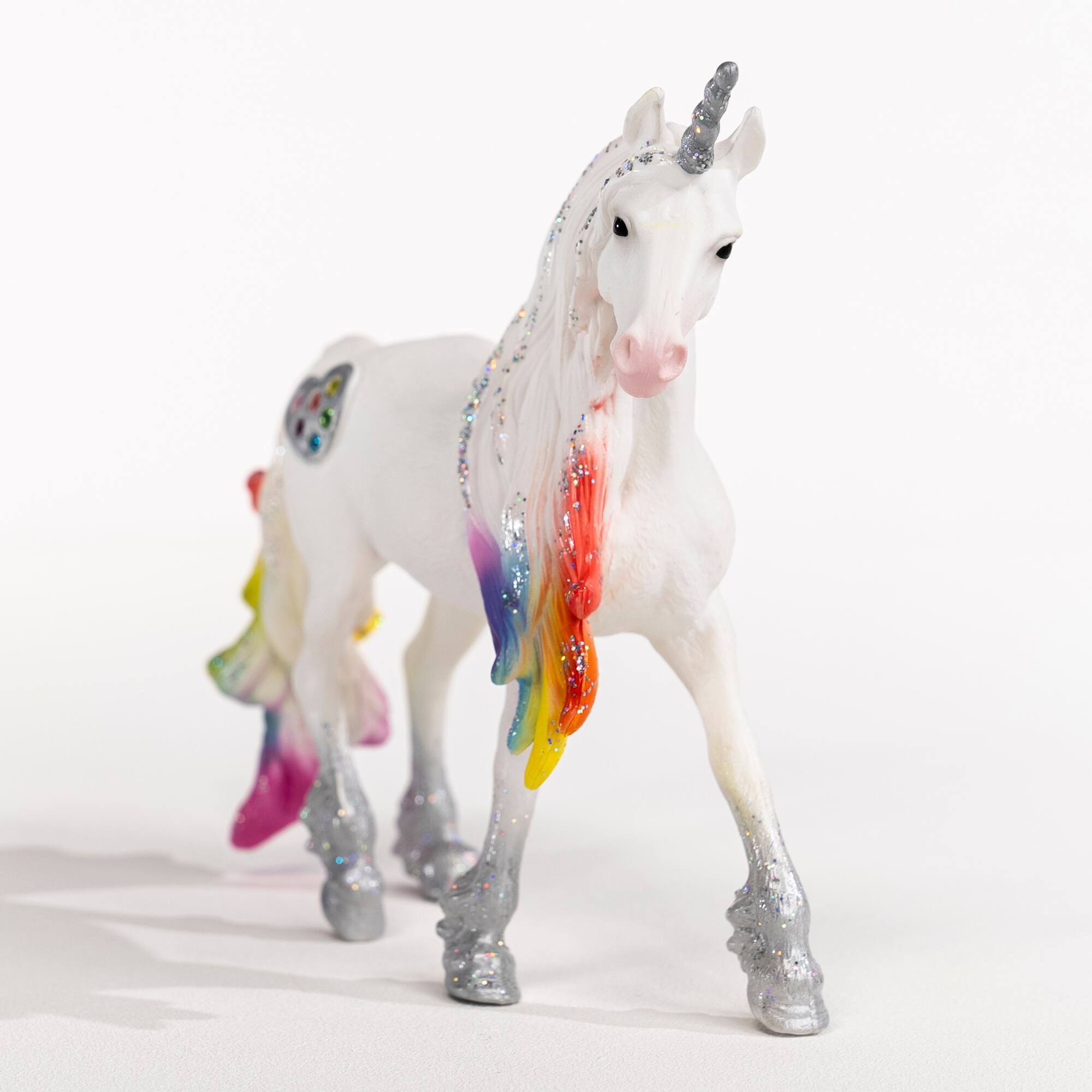 Angle. Schleich - Bayala: Rainbow Love Unicorn Stallion.