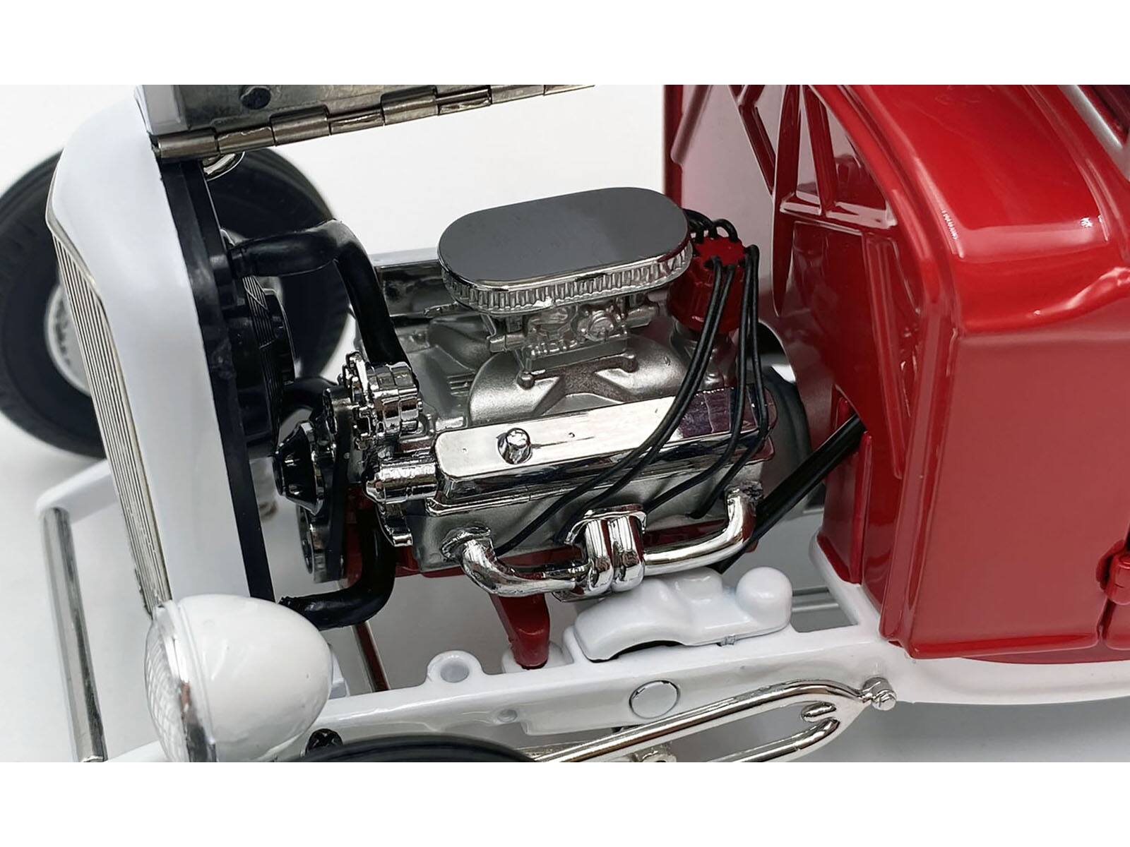 Left. ACME - 1932 Ford Pickup Truck "So-Cal Speed Shop" Red and White Limited Edition to 500 pieces Worldwide 1/18 - Red and White.