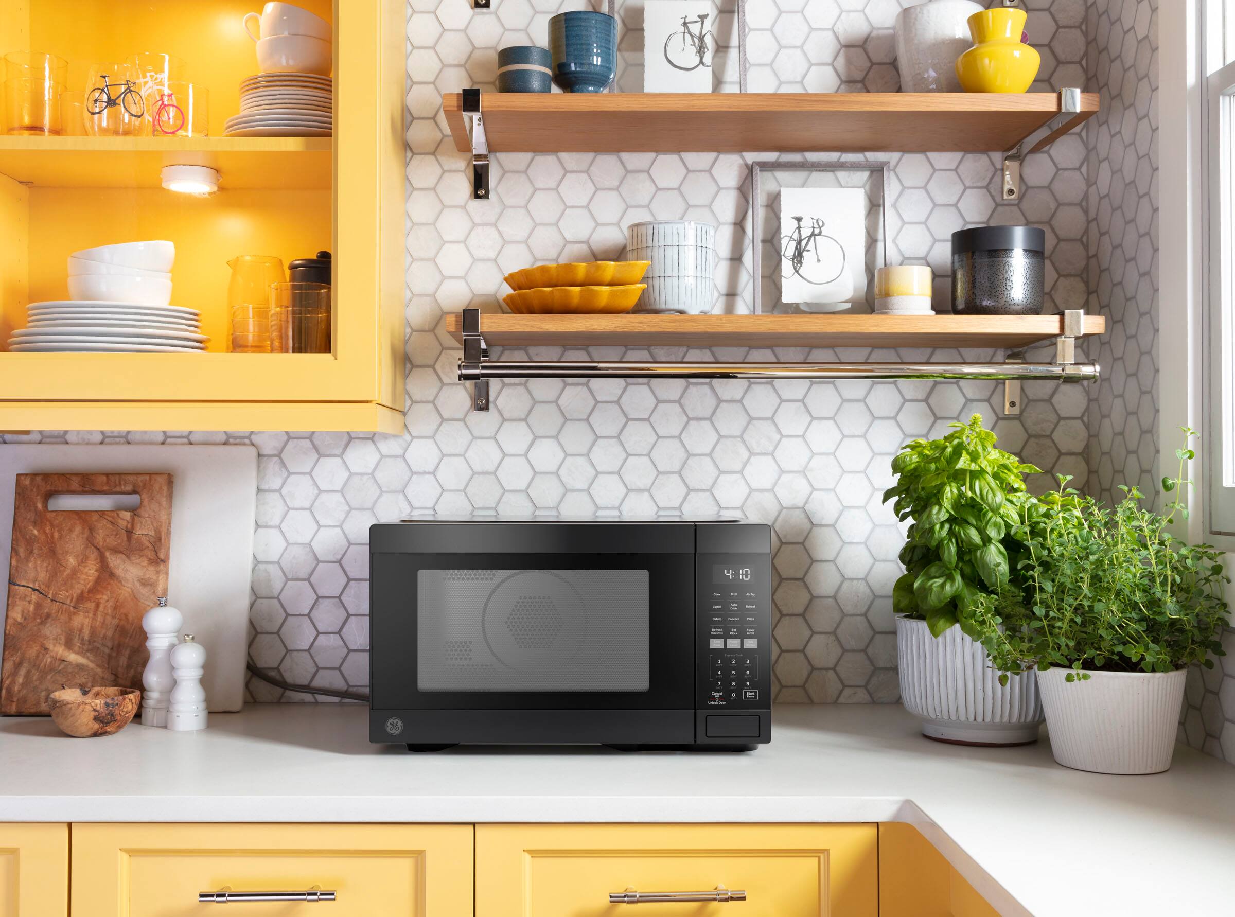 Alt View 2. GE - 1.0 Cu. Ft. Countertop Convection Microwave with Convection and Air Fry - Black.