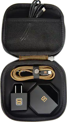Carson - CQ Travel Kit with MagSafe wireless charger USB-C to Lightning cable and 20W wall charge