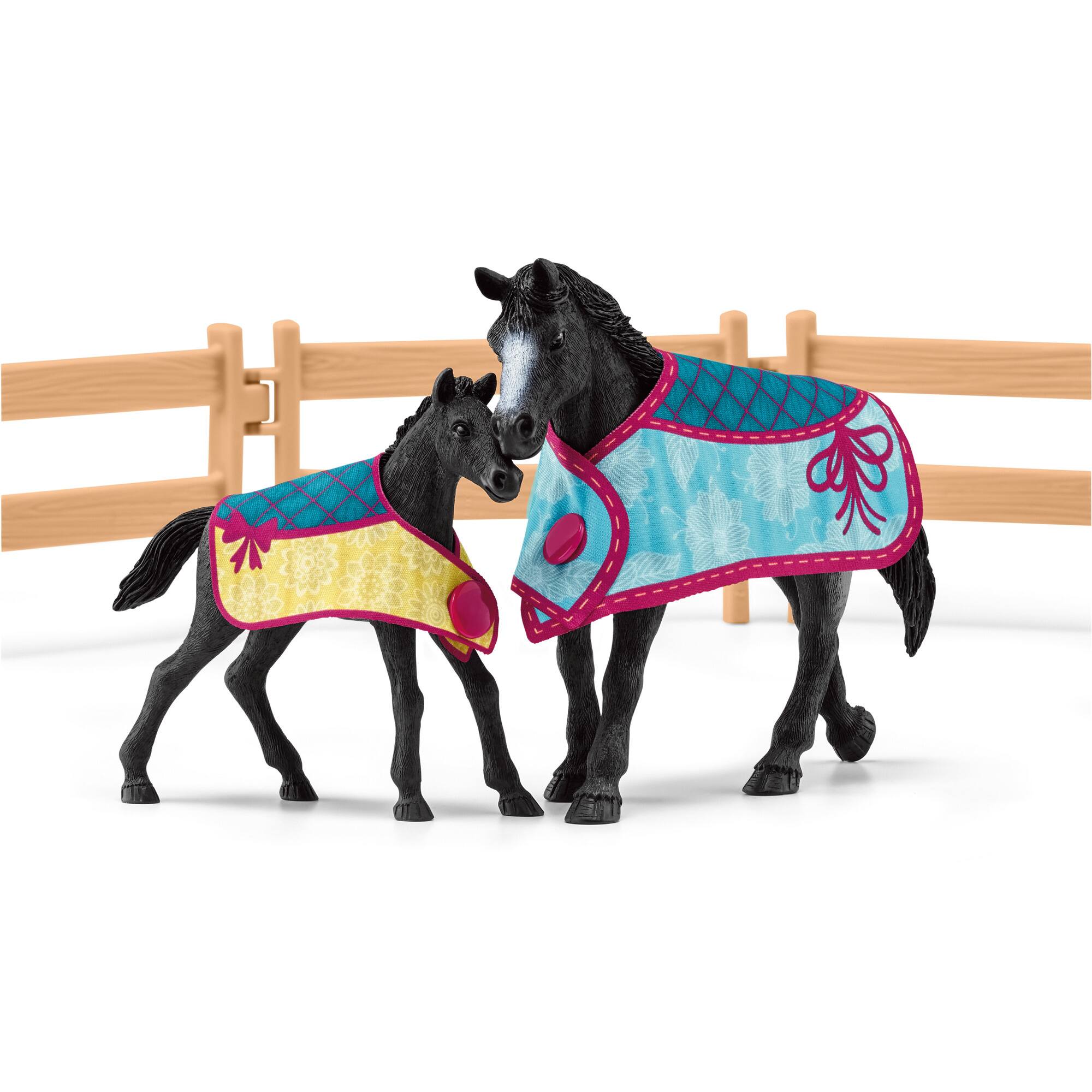 Back. Schleich - Horse Club: Horse Box With Mare & Foal.