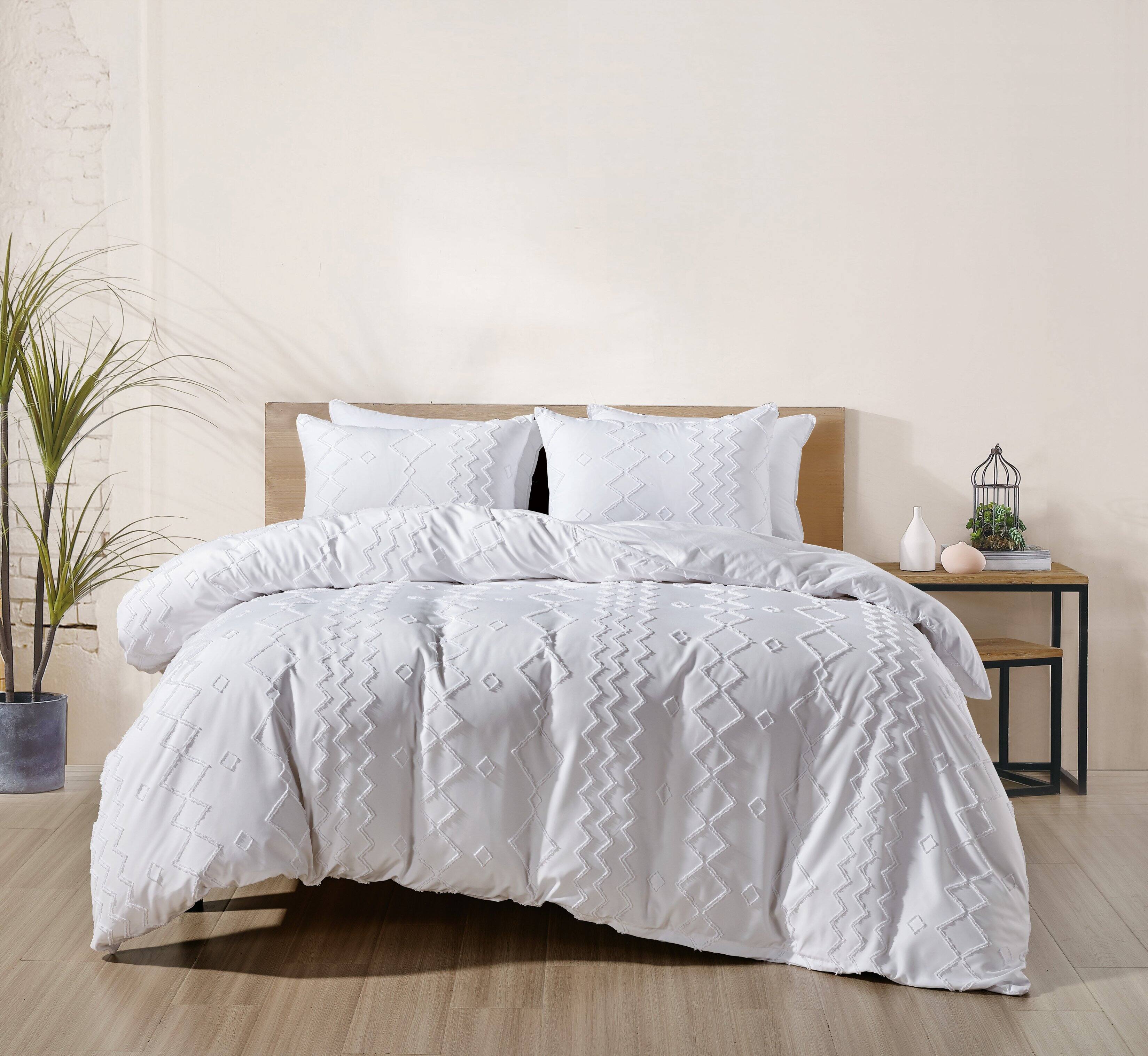 Angle. Bibb Home - Bibb Home 2000 Count Tufted Duvet Cover (3-Piece) - White.