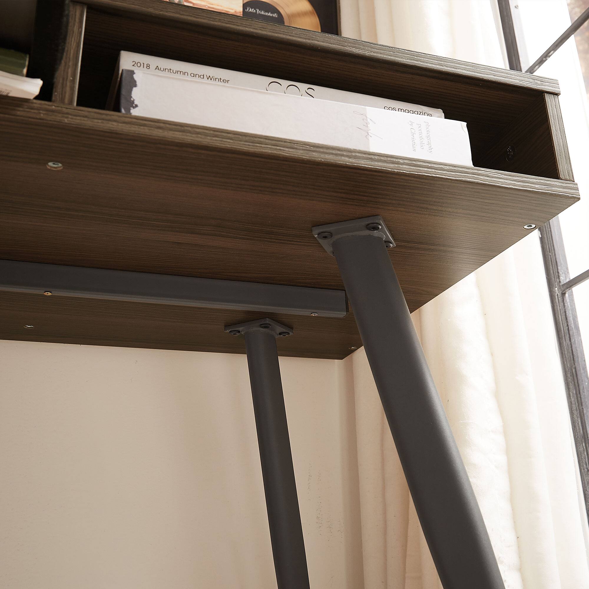 2018 Autumn and Winter  
COS magazine  
photography by T. Christensen