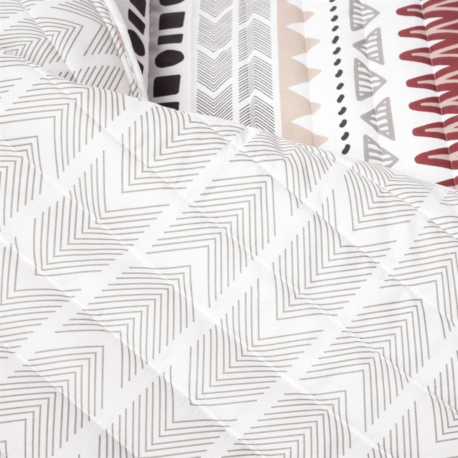 Back. Hivvago - Full/Queen Lightweight Rustic Red Chevron Stripe Reversible 3 Piece Quilt Set - Red.