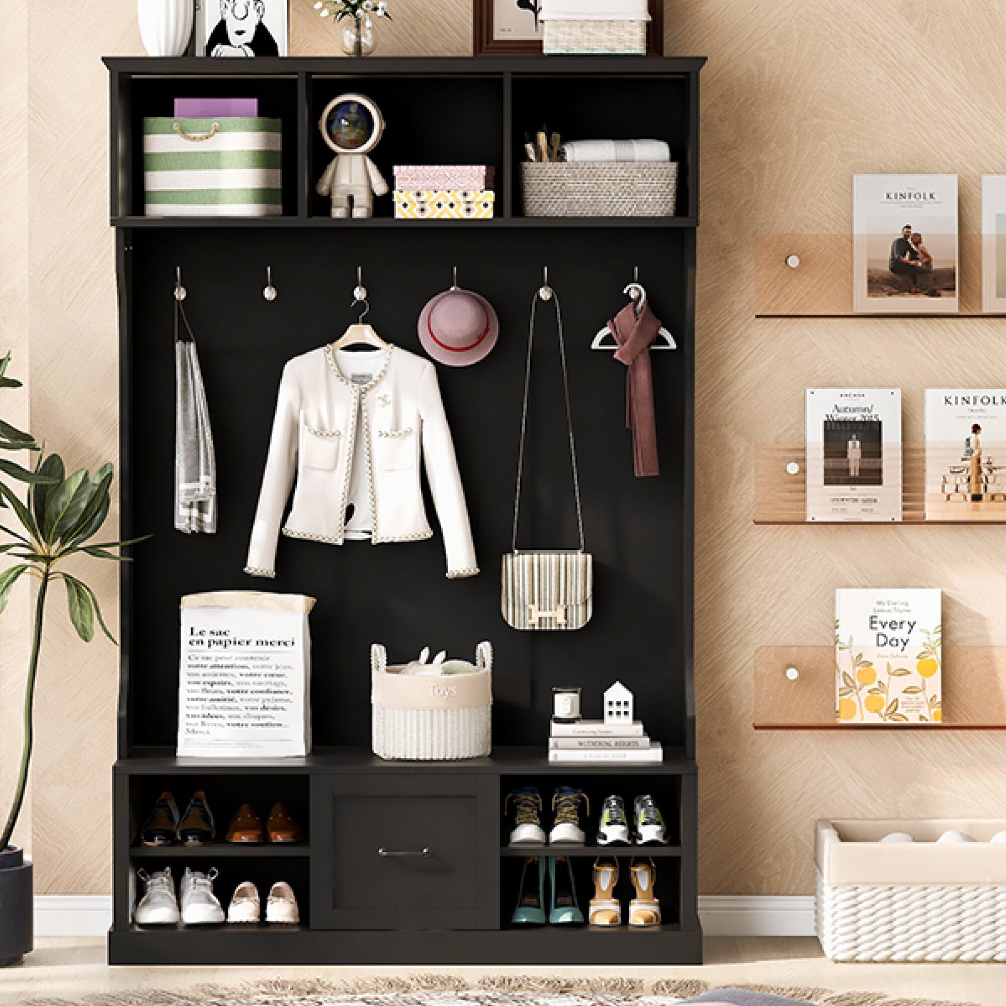 Sure, here is the corrected and grouped text from the image:

- KINFOLK
- Le sac en papier merci
- Every Day
- Toys