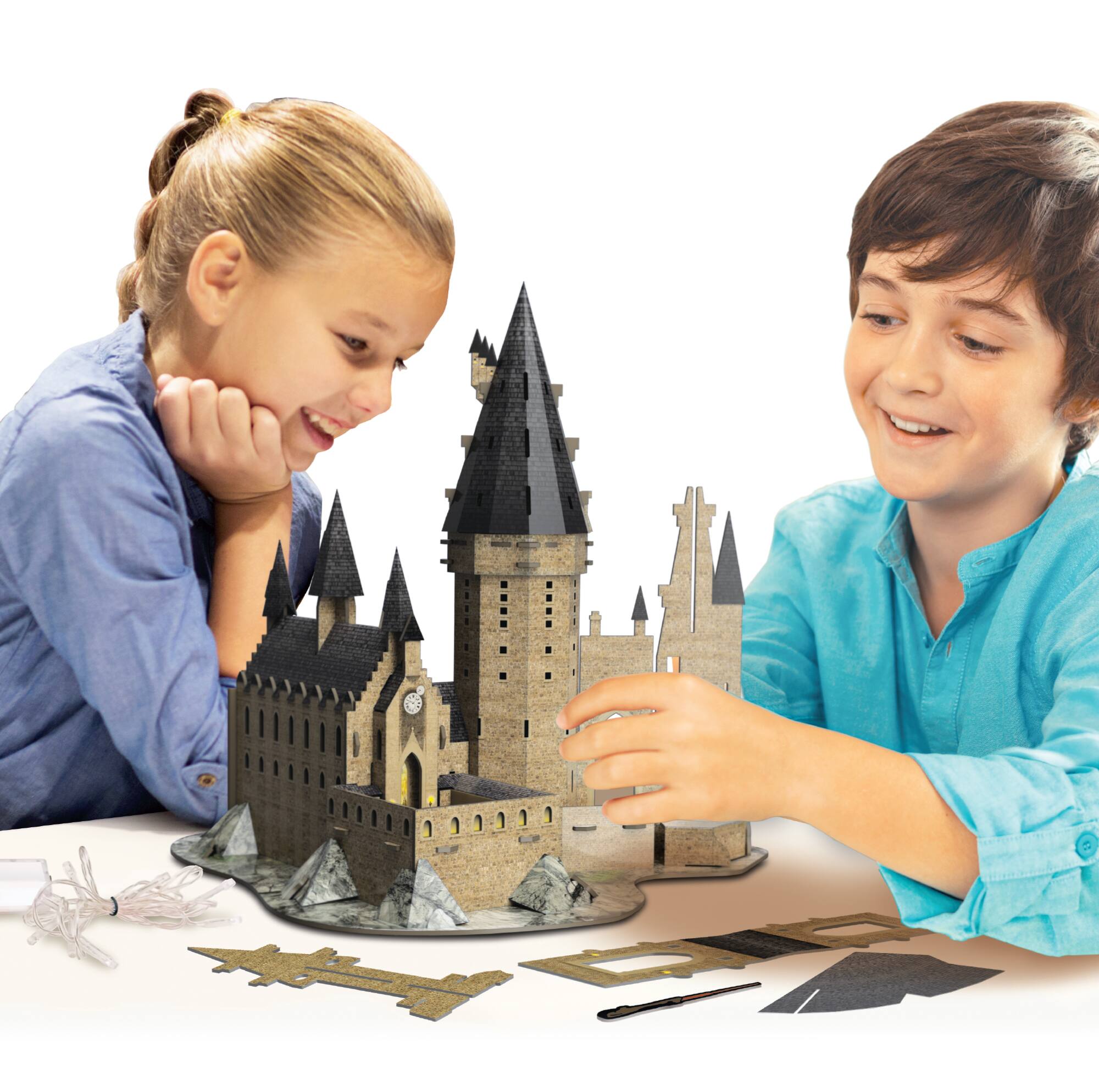 Front. BLADEZ - Harry Potter Creative Maker Kitz - Make Your Own Light-Up Hogwarts.